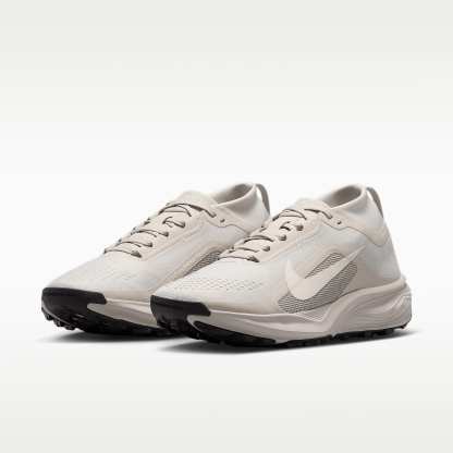 ACG Pegasus Trail GORE-TEX wasserfester Traillaufschuh (Damen) – Cream II/Light Orewood Brown