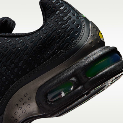 Nike Air Max Plus VII Schuh (Herren) – Schwarz/Dark Smoke Grey/Metallic Pewter/Illusion Green