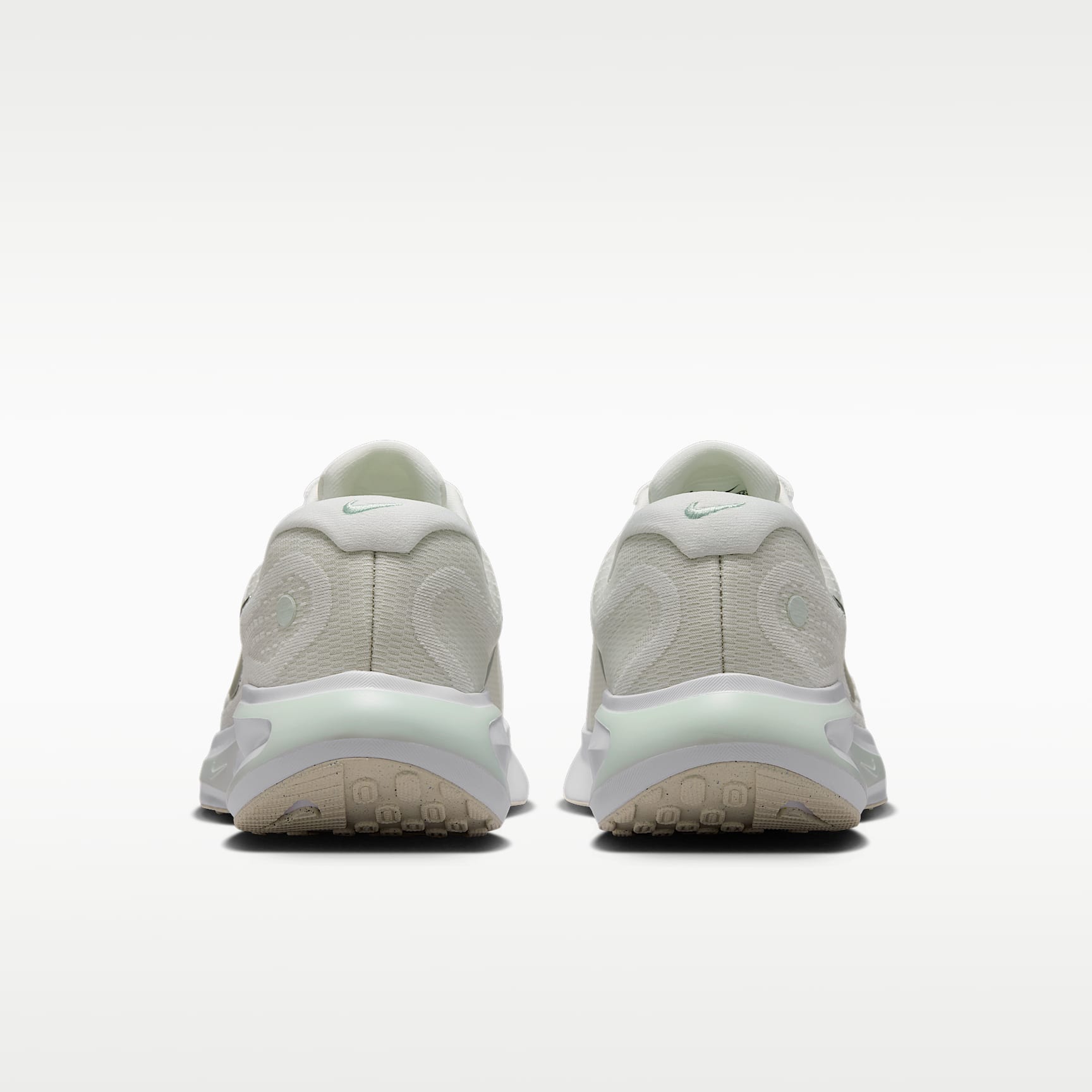 Nike Journey Run Straßenlaufschuh für Damen – Summit White/Barely Green/Weiß/Metallic Silver