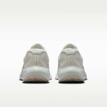 Nike Journey Run Straßenlaufschuh für Damen – Summit White/Barely Green/Weiß/Metallic Silver