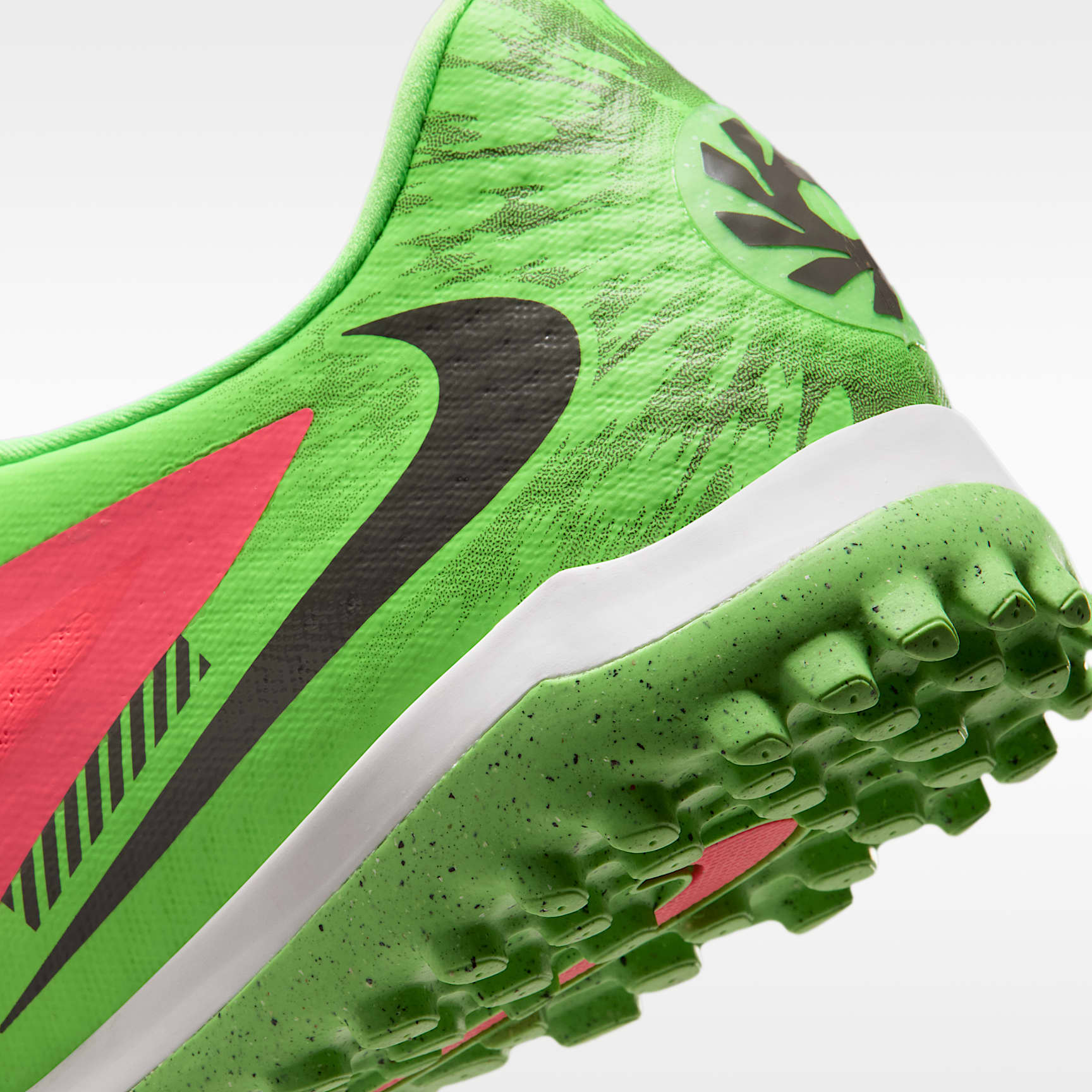 Nike Phantom 6 Low Academy "Erling Haaland" Fußballschuh für Turf – Hot Punch/Green Strike/Schwarz