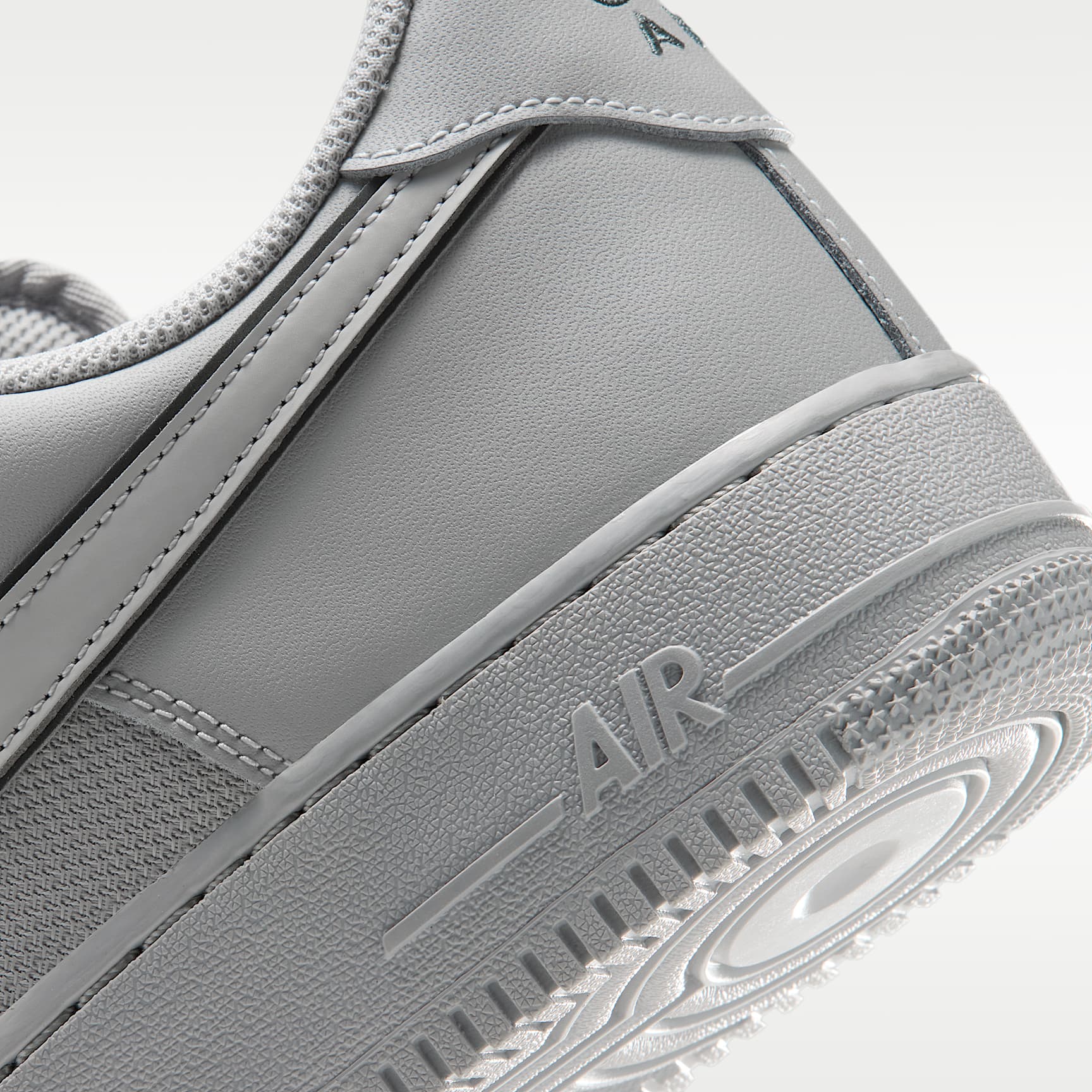Nike Air Force 1 '07 LV8 Schuh (Herren) – Strata Grey/Strata Grey/Bomber Grey