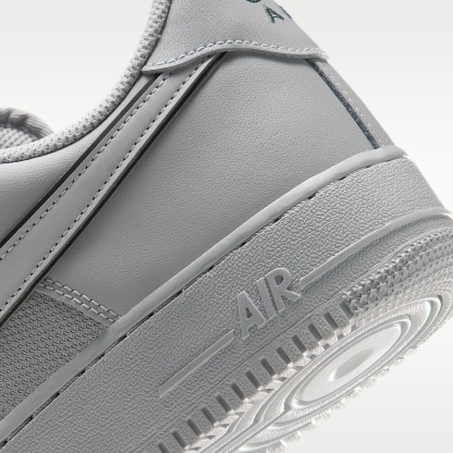 Nike Air Force 1 '07 LV8 Schuh (Herren) – Strata Grey/Strata Grey/Bomber Grey