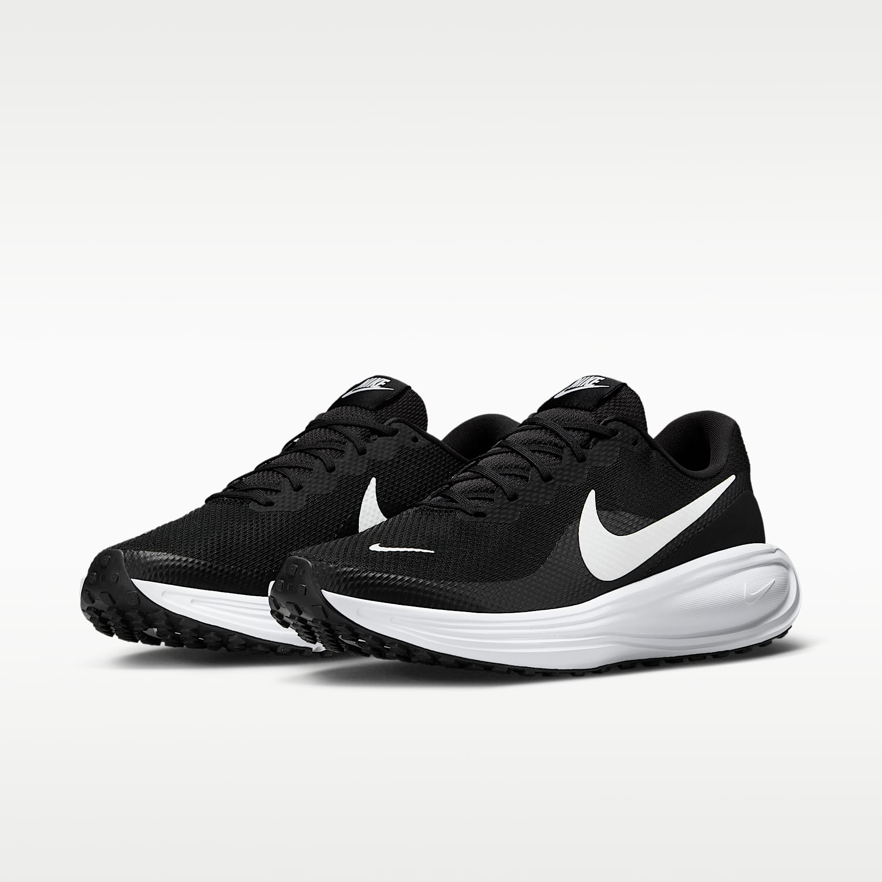 Nike Revolution 8 Straßenlaufschuh (Herren) – Schwarz/Schwarz/Weiß