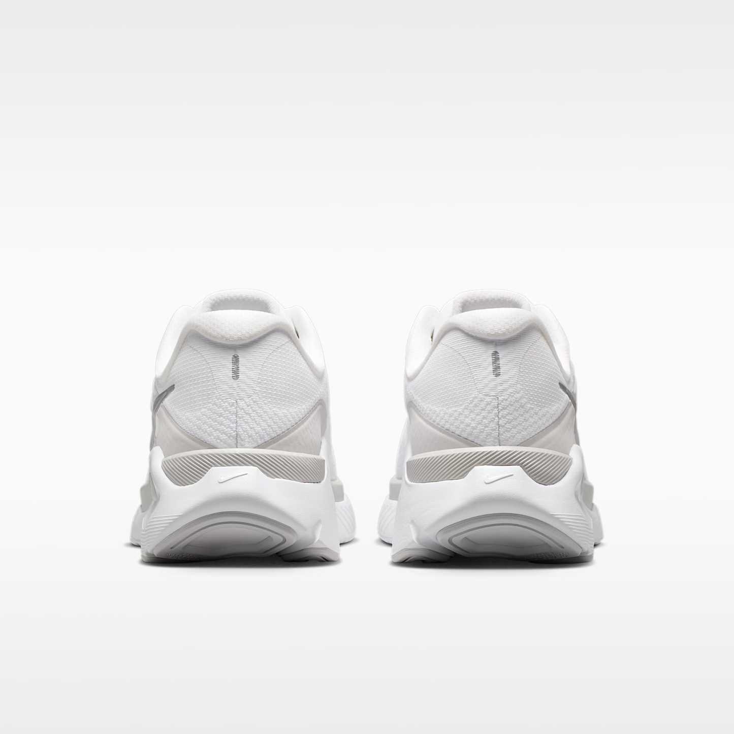 Nike Structure Plus Straßenlaufschuh (Damen) – Weiß/Photon Dust/Metallic Silver