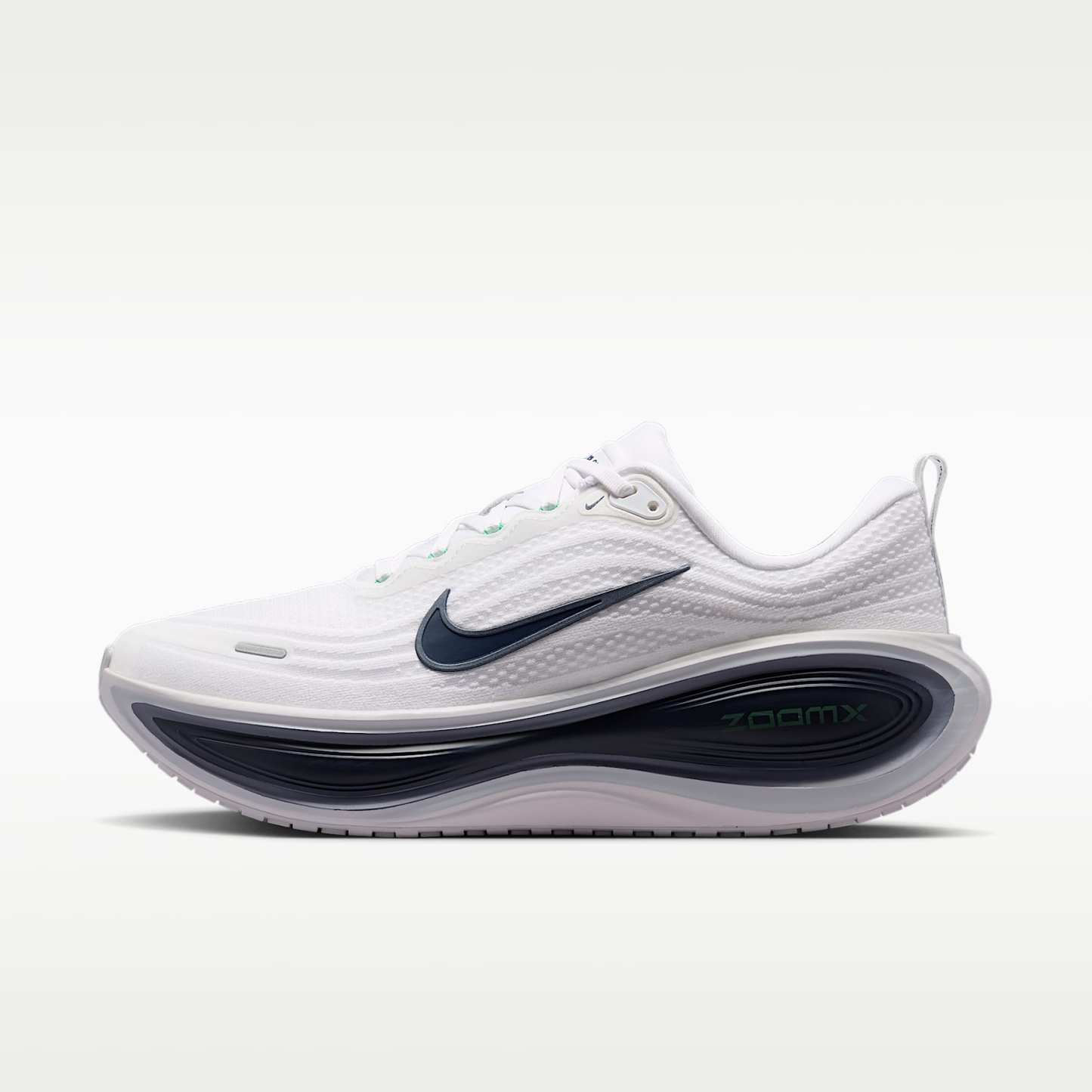 Nike Vomero Plus Straßenlaufschuh (Herren) – Weiß/Green Spark/World Indigo/Midnight Navy