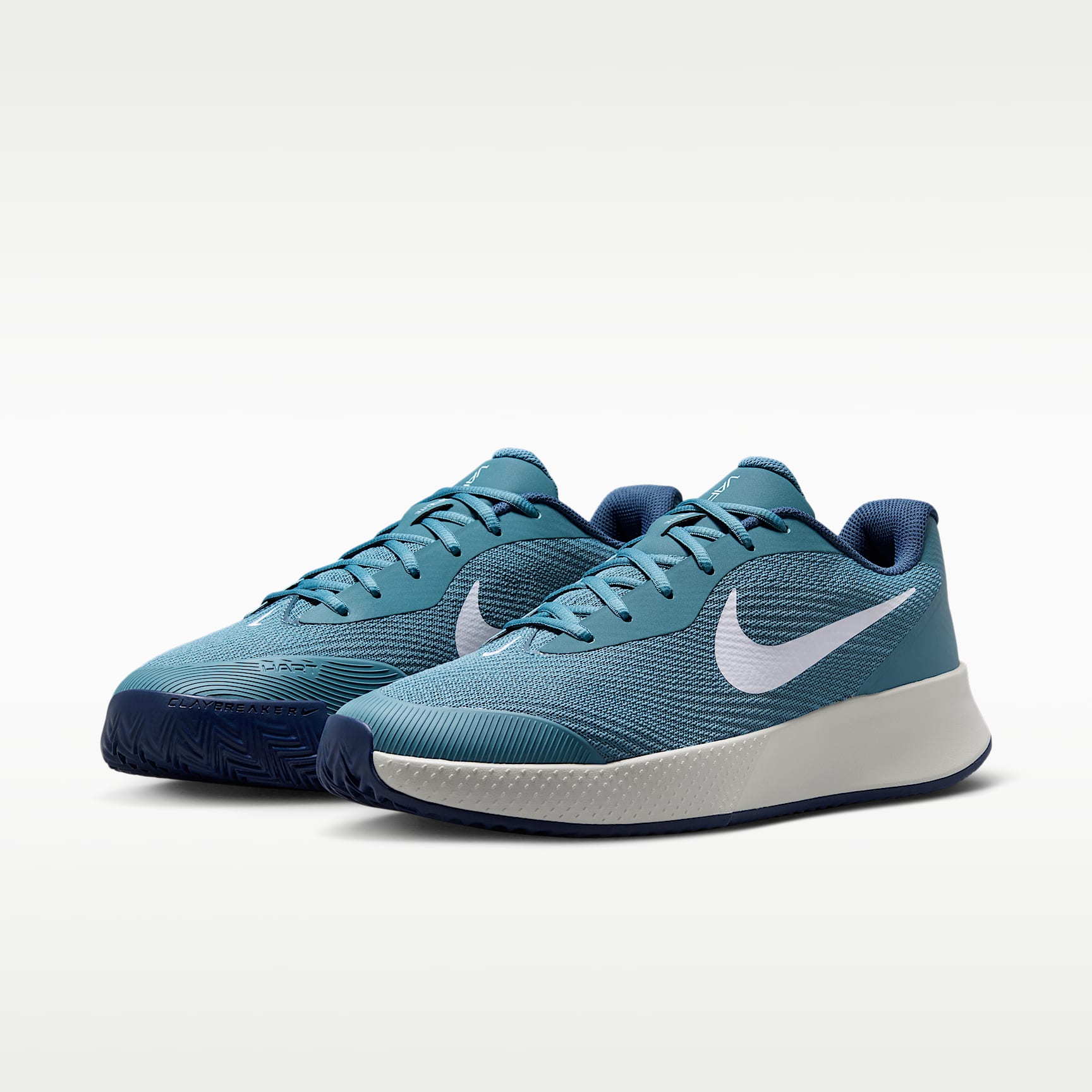 NikeCourt Lite 3 Clay Court Tennisschuh (Herren) – Smokey Blue/Light Bone/New Slate/Weiß