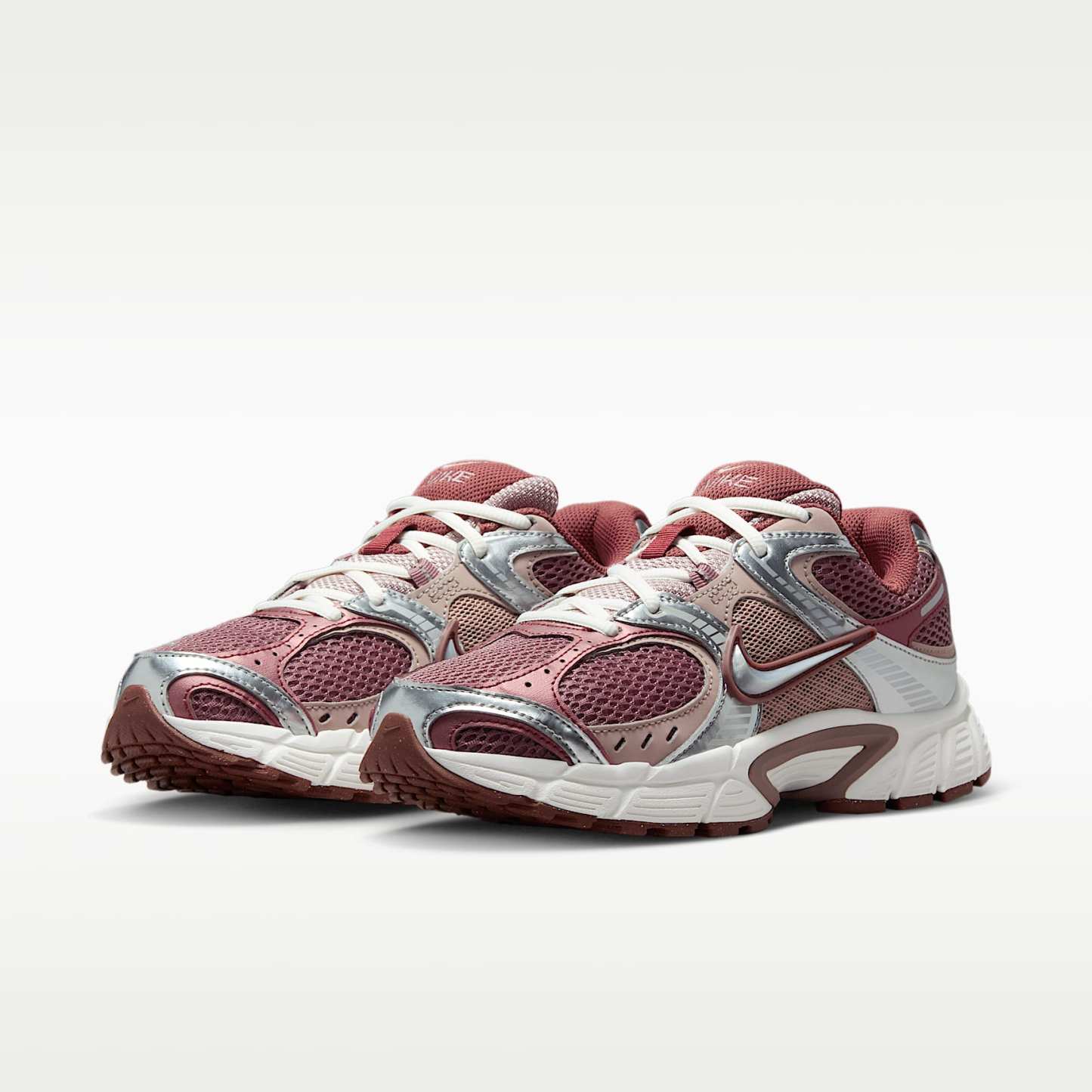 Nike V5 RNR Schuh mit reflektierenden Akzenten (Damen) – Smokey Mauve/Red Sepia/Malt/Metallic Silver