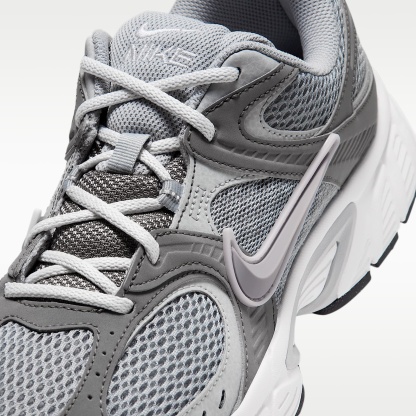 Nike V5 RNR Schuh (Herren) – Particle Grey/Flat Pewter/Platinum Tint/Light Smoke Grey