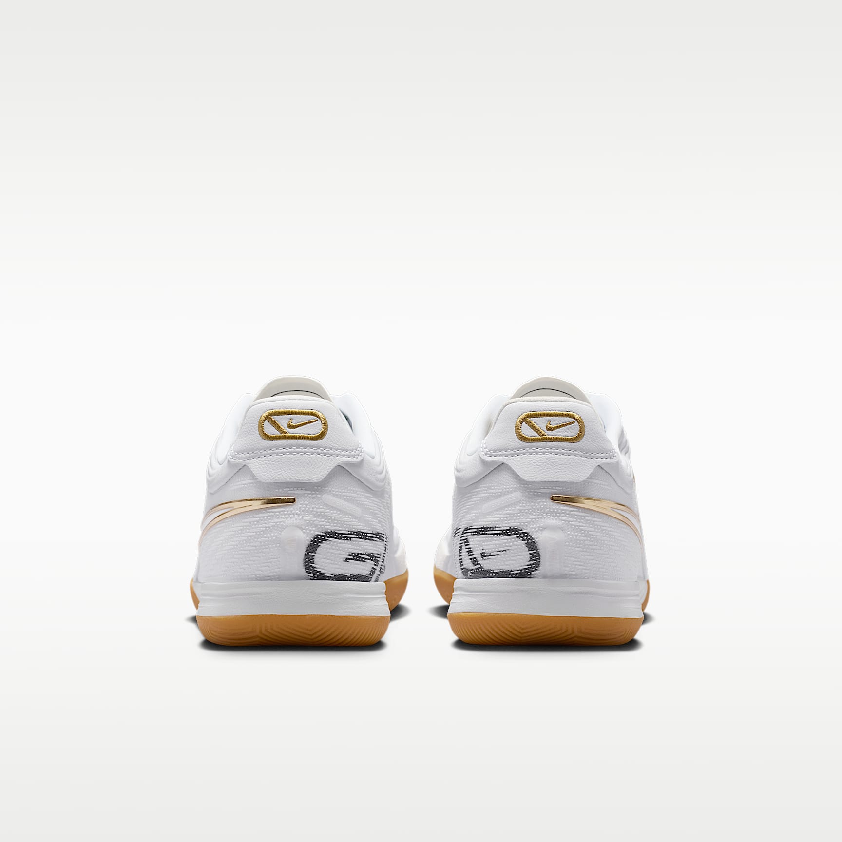 Nike Tiempo Reactgato Low Top Fußballschuh für Hallen- und Hartplätze – Weiß/Metallic Gold
