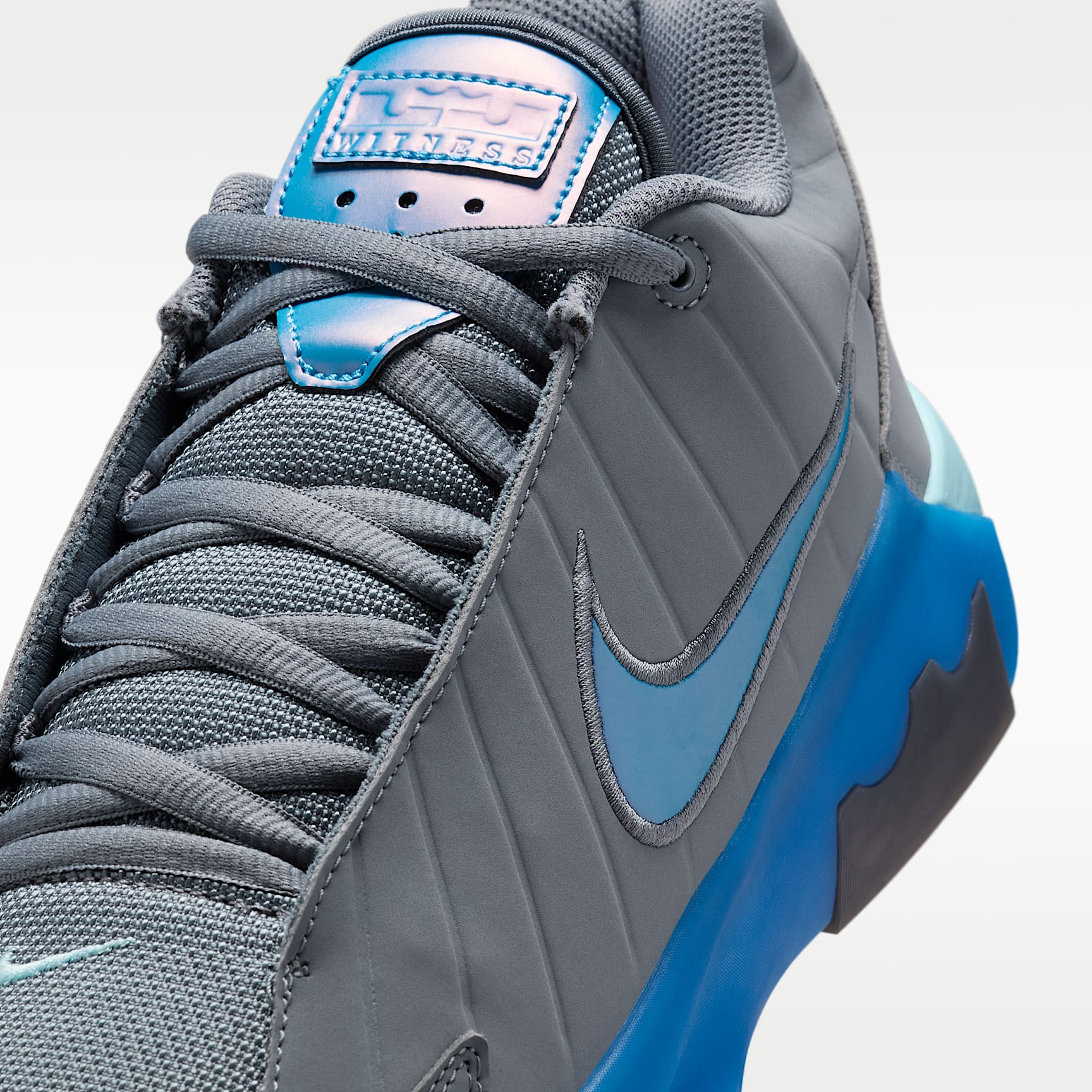 LeBron Witness 9 Basketballschuh – Cool Grey/Glacier Ice/Glacier Ice/Aurora Blue