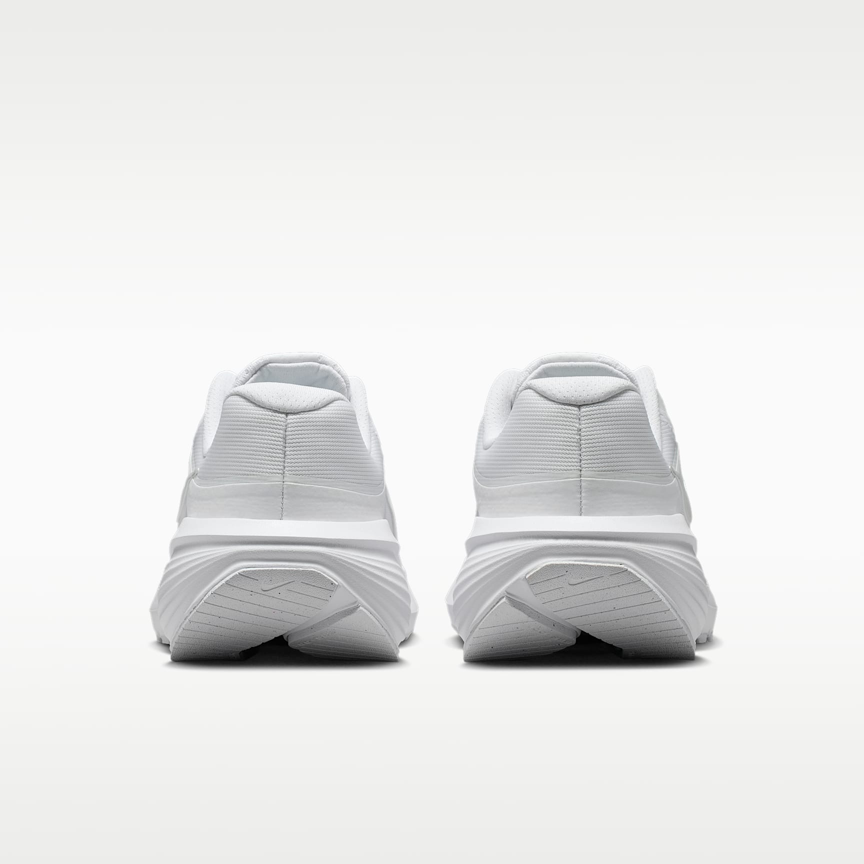 Nike Downshifter 14 Straßenlaufschuh (Damen) – Weiß/Weiß
