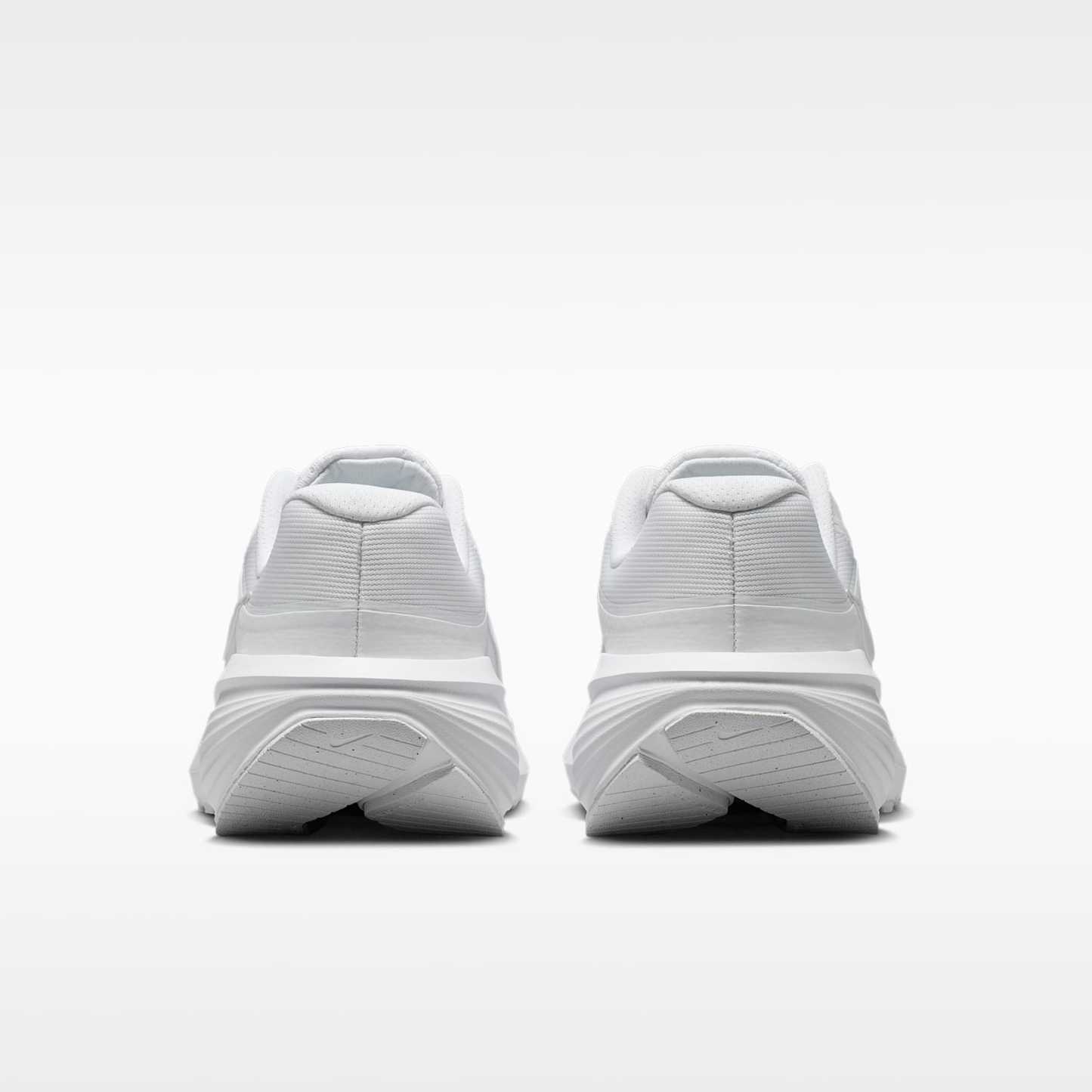 Nike Downshifter 14 Straßenlaufschuh (Damen) – Weiß/Weiß