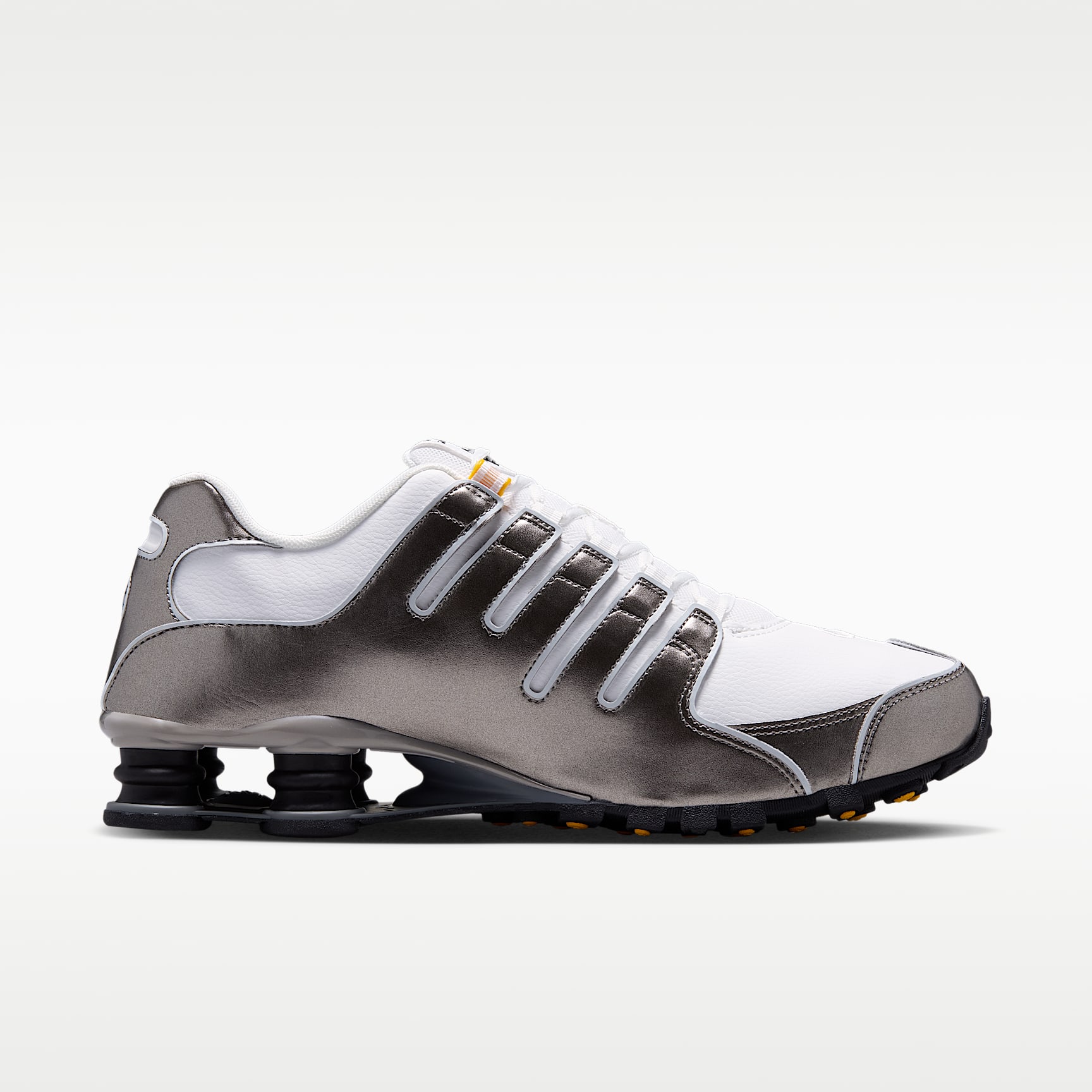 Nike Shox NZ Schuhe (Herren) – Summit White/Metallic Pewter/University Gold/Summit White
