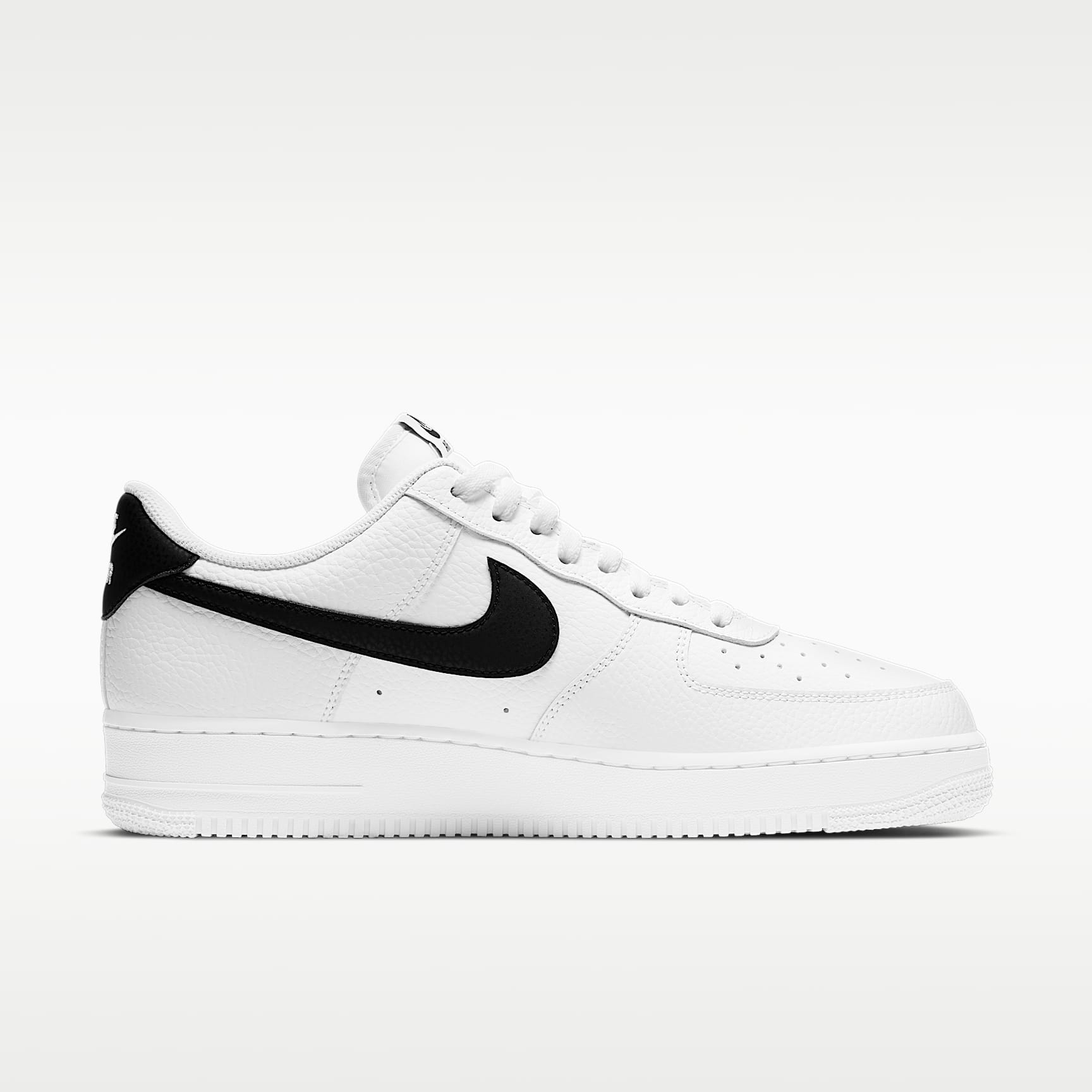 Nike Air Force 1 '07 Herrenschuh – Weiß/Schwarz