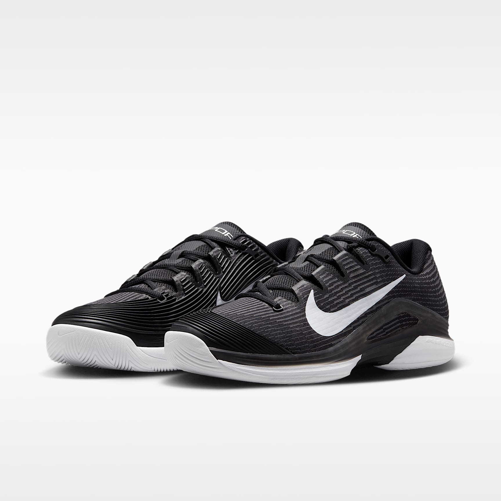Nike Vapor 12 Tennisschuh für Hartplätze (Herren) – Schwarz/Dark Smoke Grey/Weiß