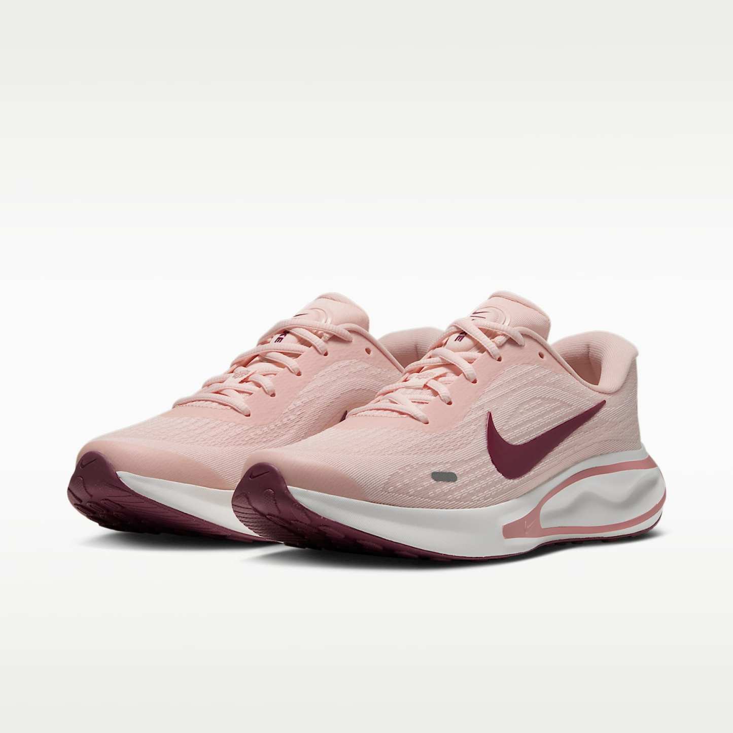 Nike Journey Run Straßenlaufschuh für Damen – Orange Pearl/Rust Pink/Sail/Pink Smoke