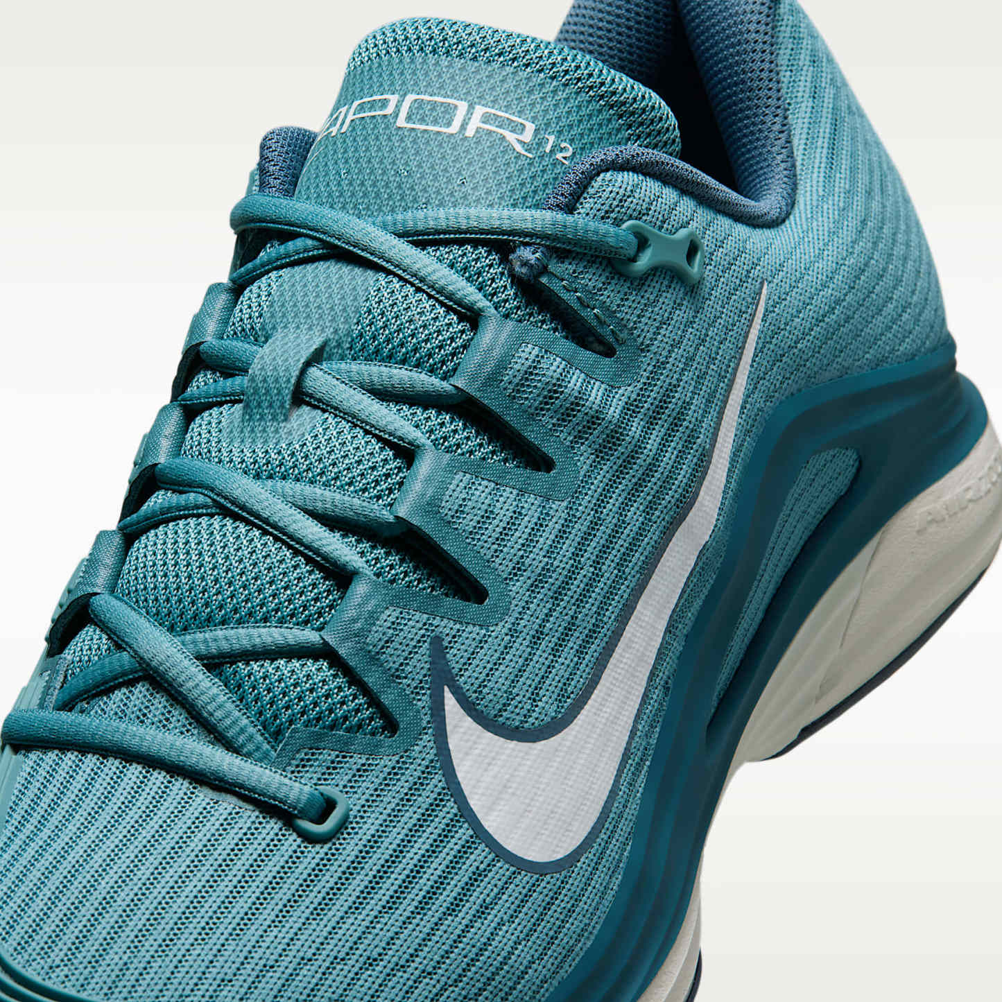 Nike Vapor 12 Tennisschuh für Hartplätze (Herren) – Smokey Blue/Light Bone/New Slate/Weiß