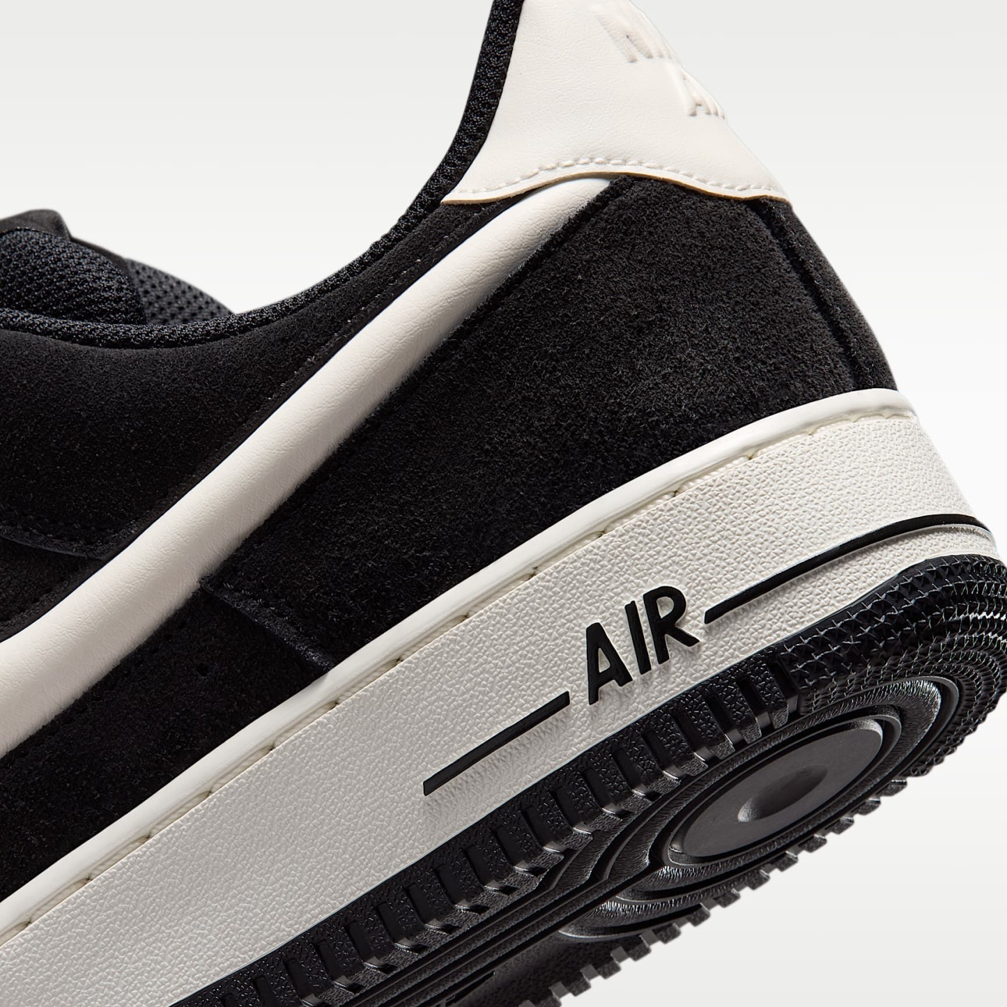 Nike Air Force 1 '07 LV8 Schuh (Herren) – Schwarz/Sail
