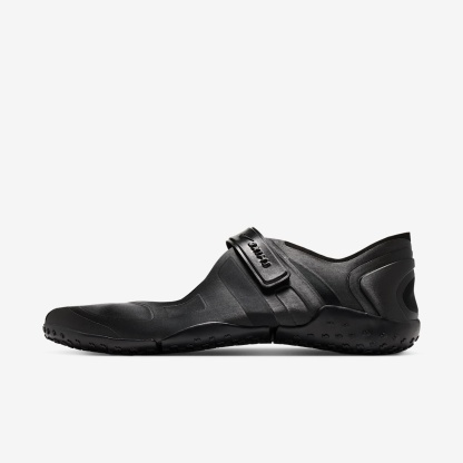 NikeSKIMS Rift Satin Schuh (Damen) – Schwarz/Schwarz/Schwarz
