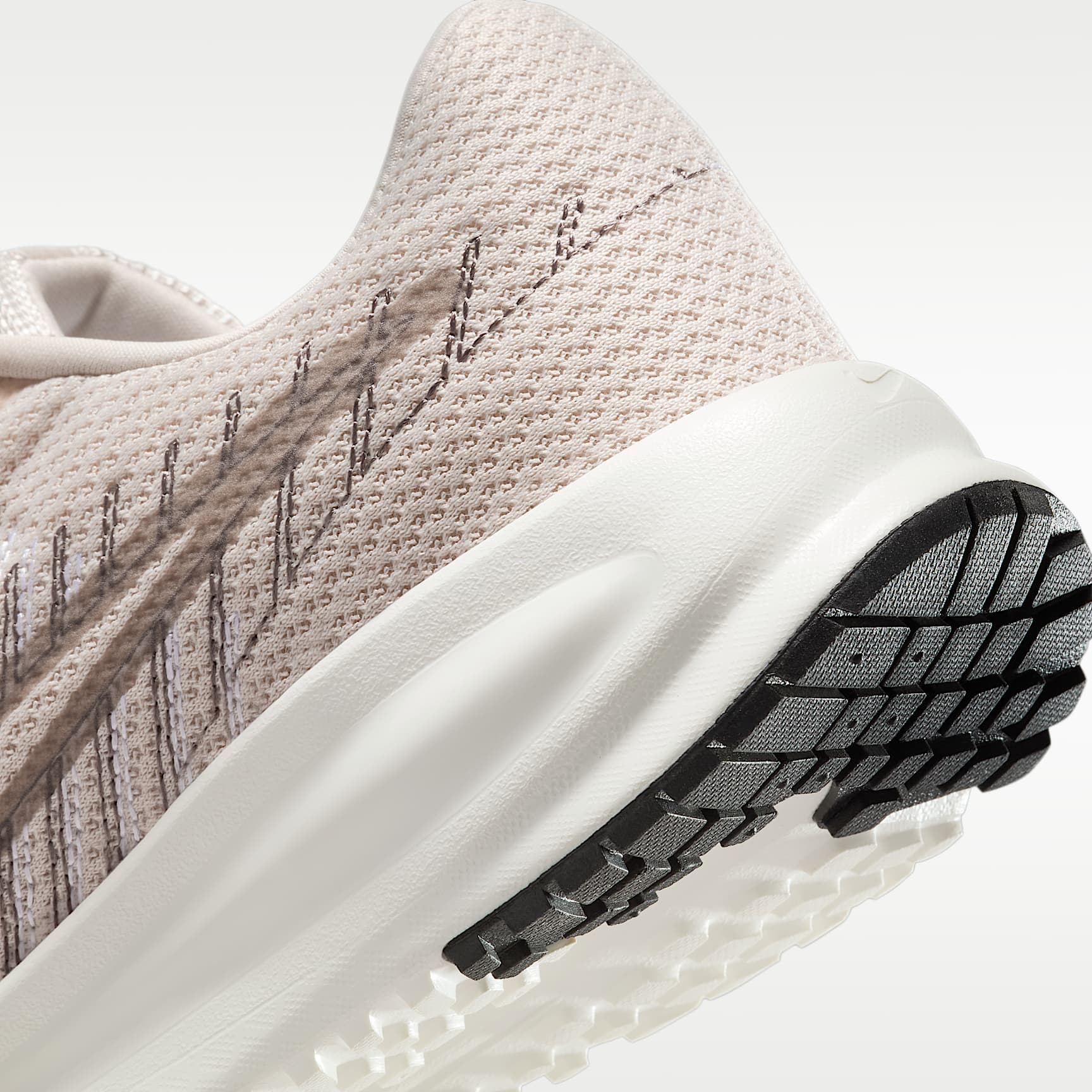Nike Run Defy Straßenlaufschuh (Damen) – Light Orewood Brown/Cave Stone/Weiß/College Grey