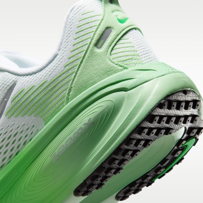 Nike Vomero 18 Straßenlaufschuh (Damen) – Weiß/Illusion Green/Court Green/Metallic Silver
