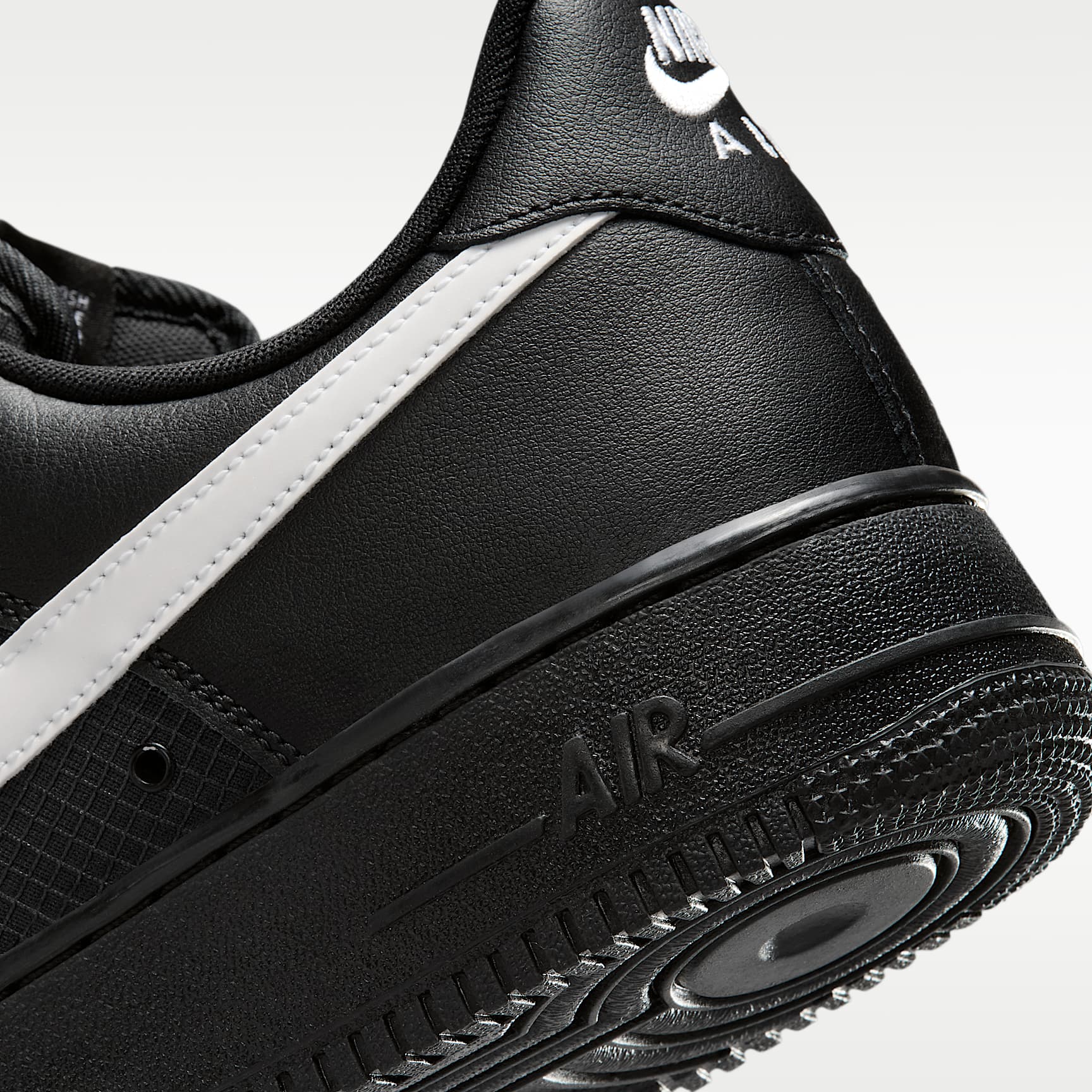 Nike Air Force 1 '07 LV8 Schuh (Herren) – Schwarz/Schwarz/Weiß