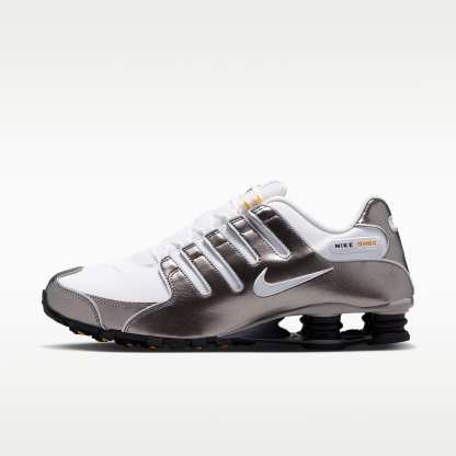 Nike Shox NZ Schuhe (Herren) – Summit White/Metallic Pewter/University Gold/Summit White
