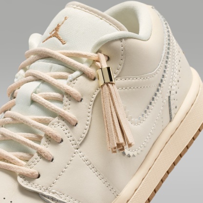 Air Jordan 1 Low SE Damenschuh – Chalk/Metallic Gold/Pearl White/Chalk