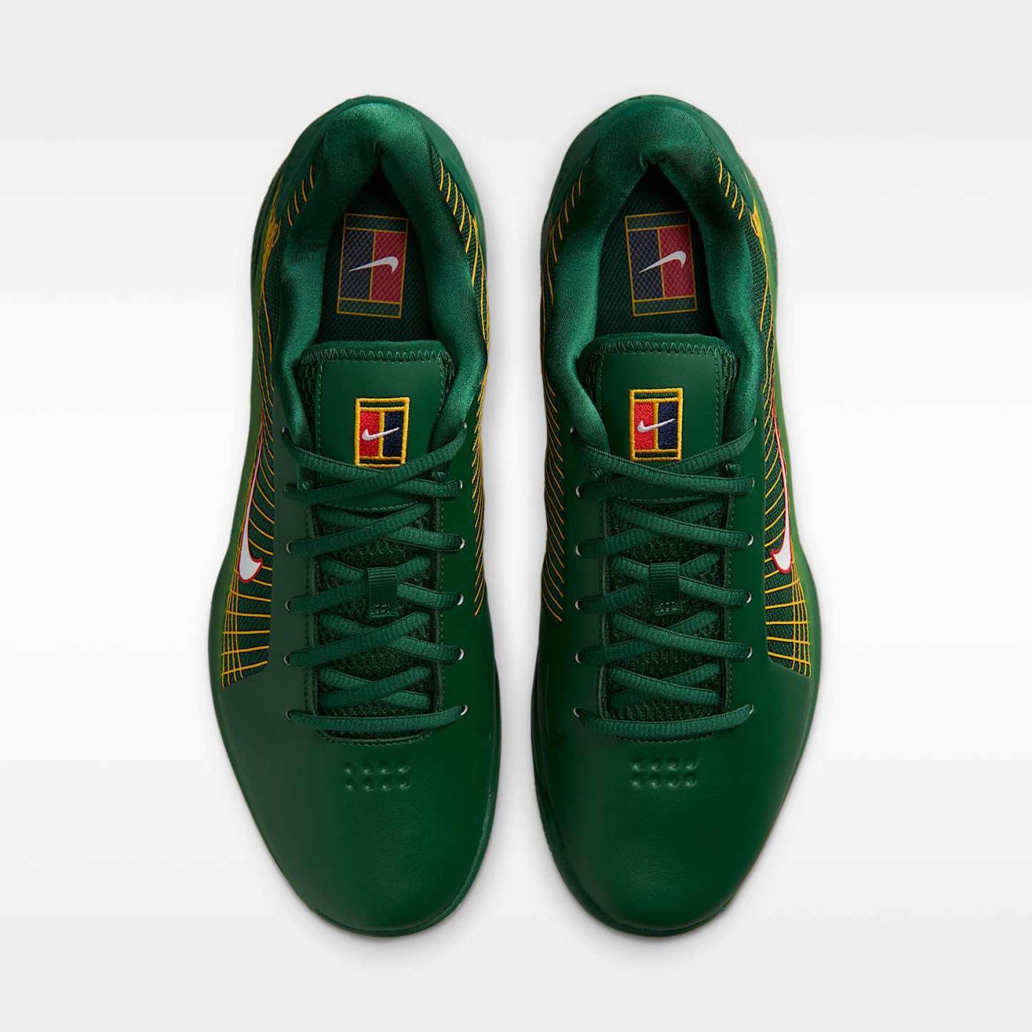 Nike Vapor 12 Hypersmash Tennisschuh für Hartplätze (Herren) – Gorge Green/University Red/University Gold/Weiß