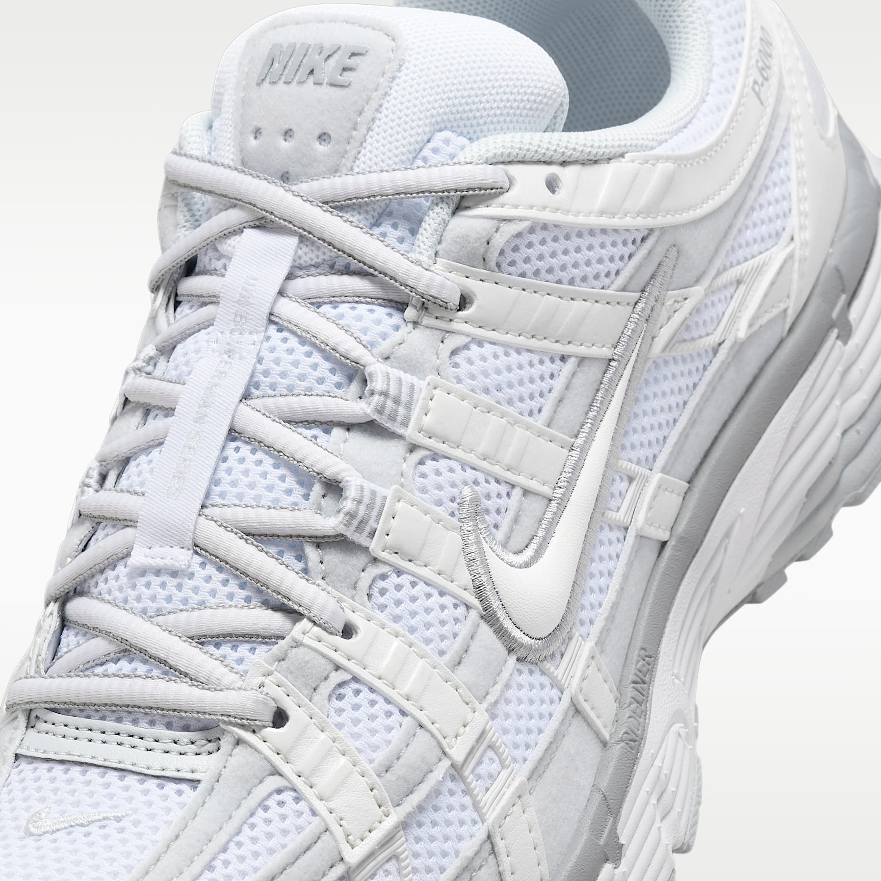 Nike P-6000 Schuh (Damen) – Metallic Summit White/Pure Platinum/Wolf Grey/Weiß