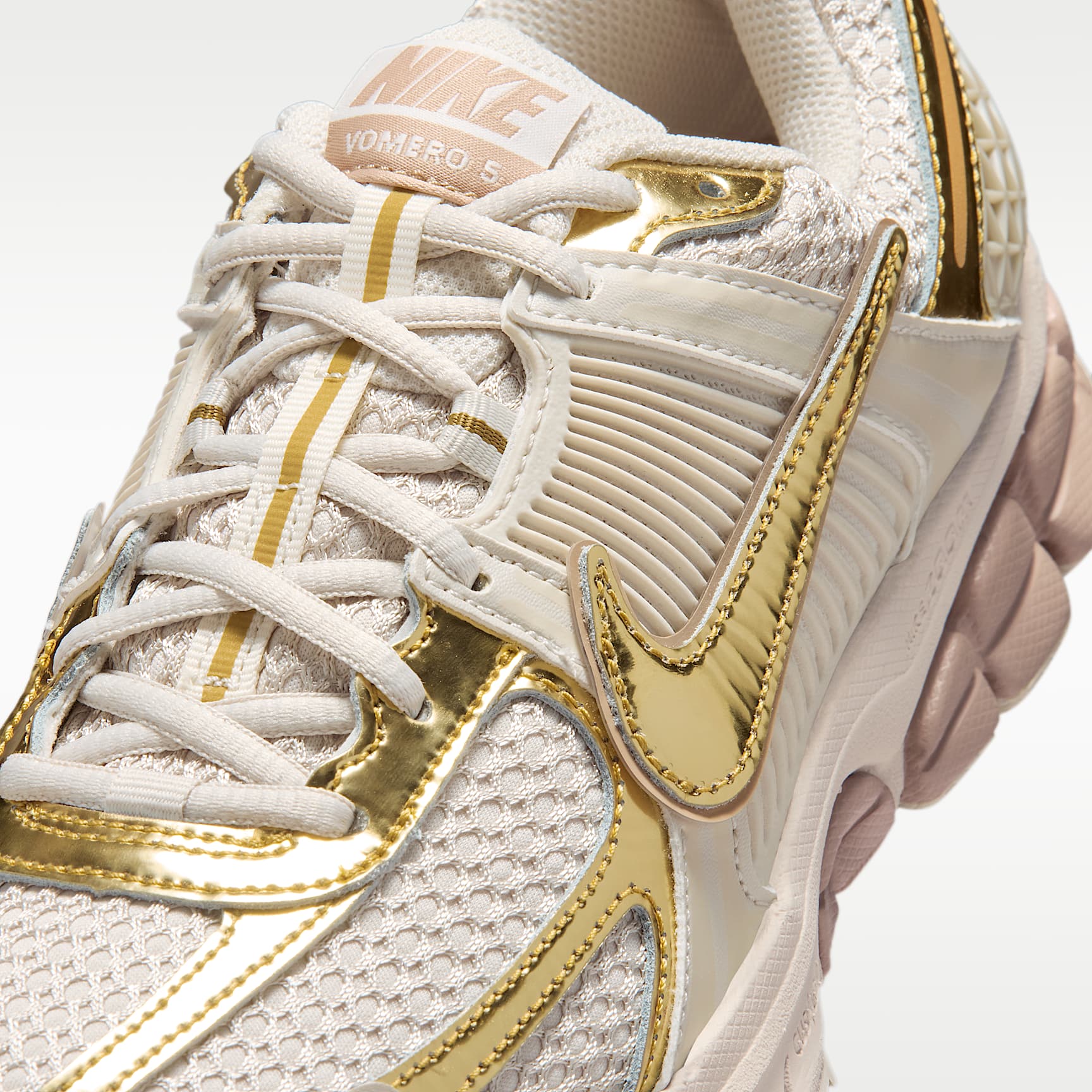 Nike Zoom Vomero 5 Schuh (Damen) – Light Orewood Brown/Hemp/Phantom/Metallic Gold