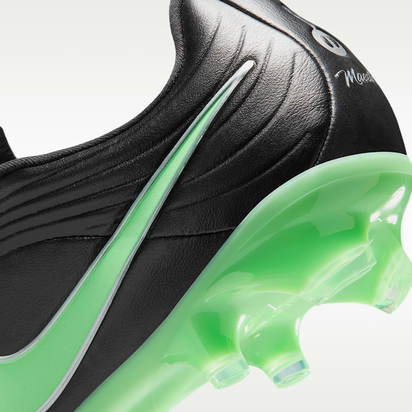 Nike Tiempo Maestro Academy Low Top Fußballschuh für verschiedene Böden – Schwarz/Schwarz/Illusion Green