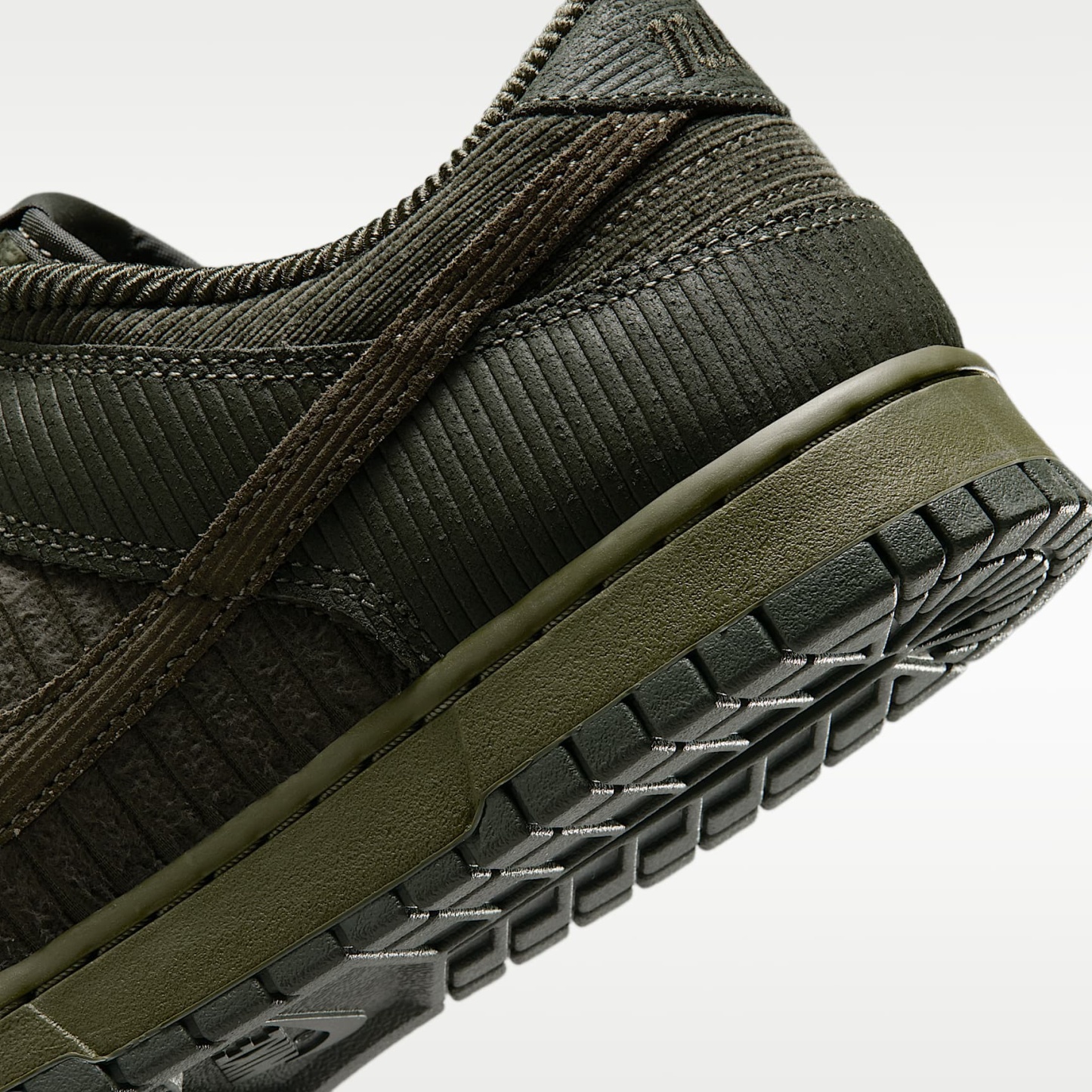 Nike Dunk Low Retro Premium Schuh (Herren) – Cargo Khaki/Medium Olive/Sequoia/Cargo Khaki