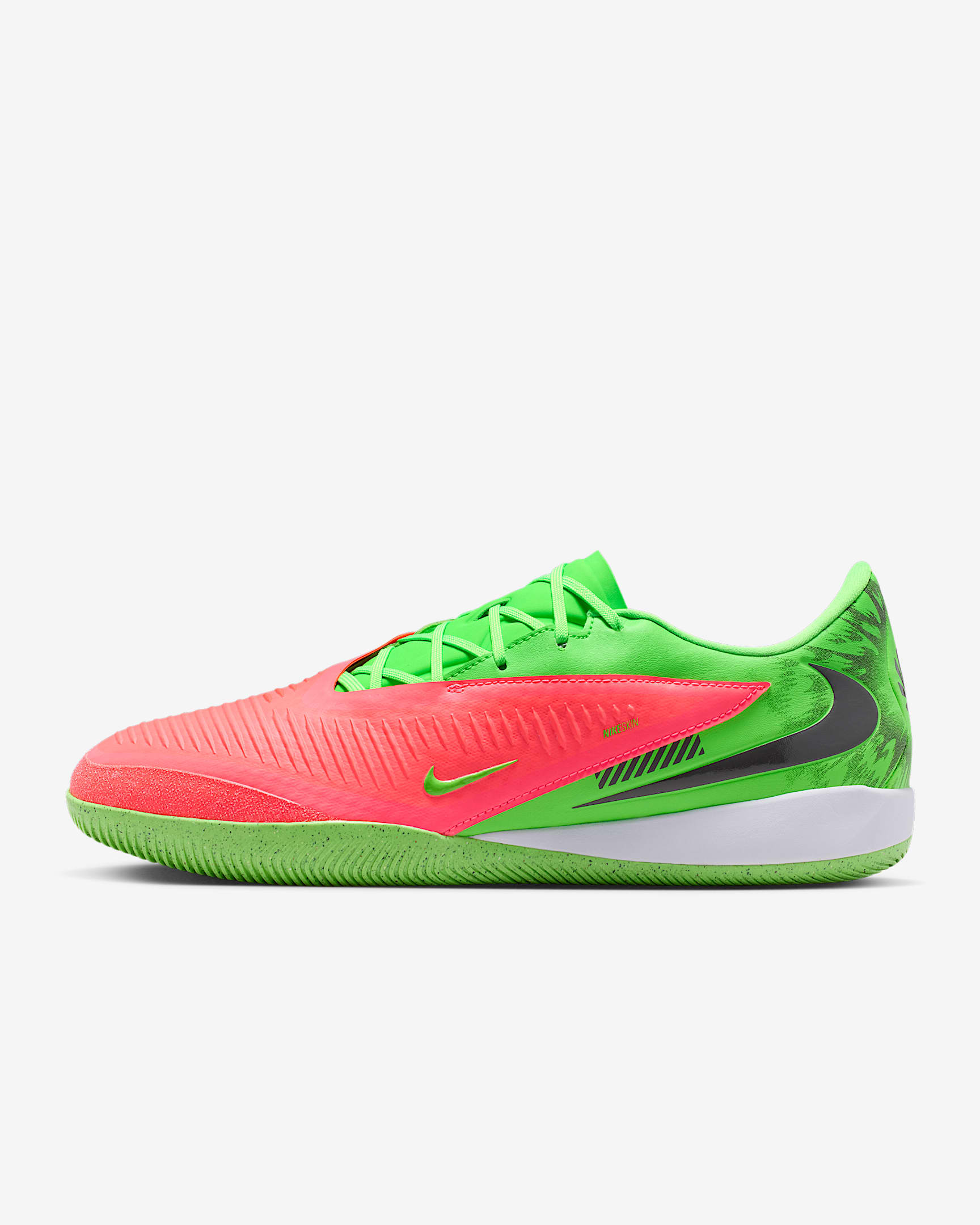 Nike Phantom 6 Low Academy "Erling Haaland" Fußballschuh für Hallen- und Hartplätze – Hot Punch/Green Strike/Schwarz
