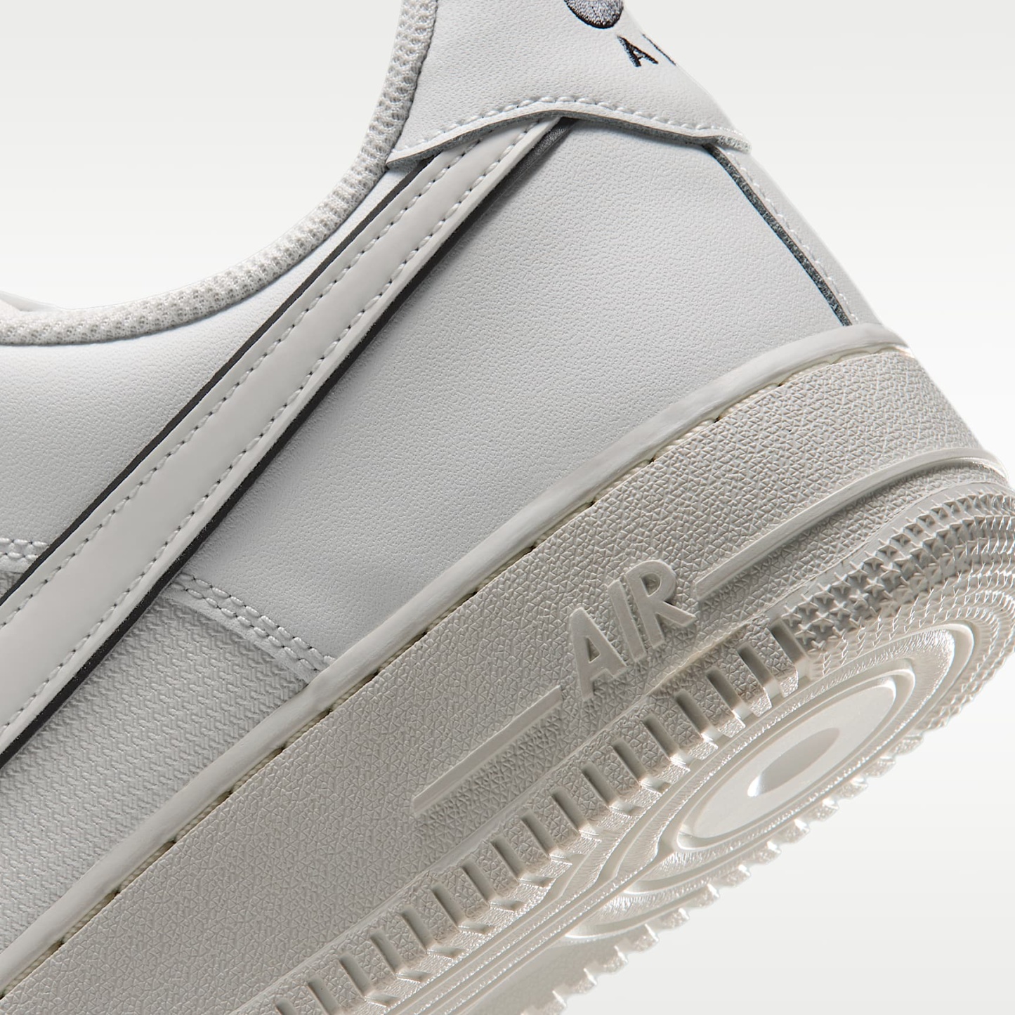 Nike Air Force 1 '07 LV8 Schuh (Herren) – Summit White/Summit White/Anthracite