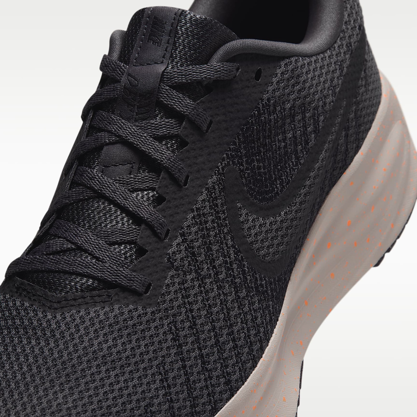 Nike Run Defy Straßenlaufschuh (Herren) – Medium Ash/Off Noir/Cream II/Schwarz