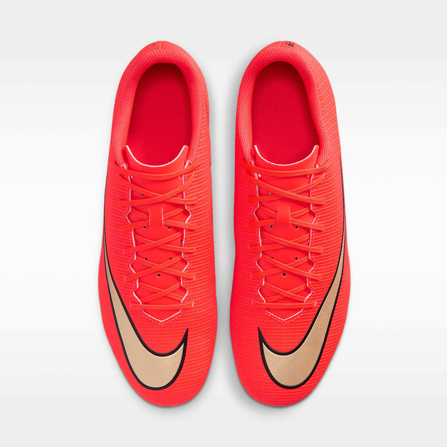 Nike Mercurial Vapor 17 Club Low-Top-Fußballschuh für verschiedene Böden – Bright Crimson/Blur