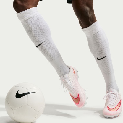 Nike Mercurial Superfly 11 Pro Low-Top-Fußballschuh für normalen Rasen – Weiß/Bright Crimson/Blur