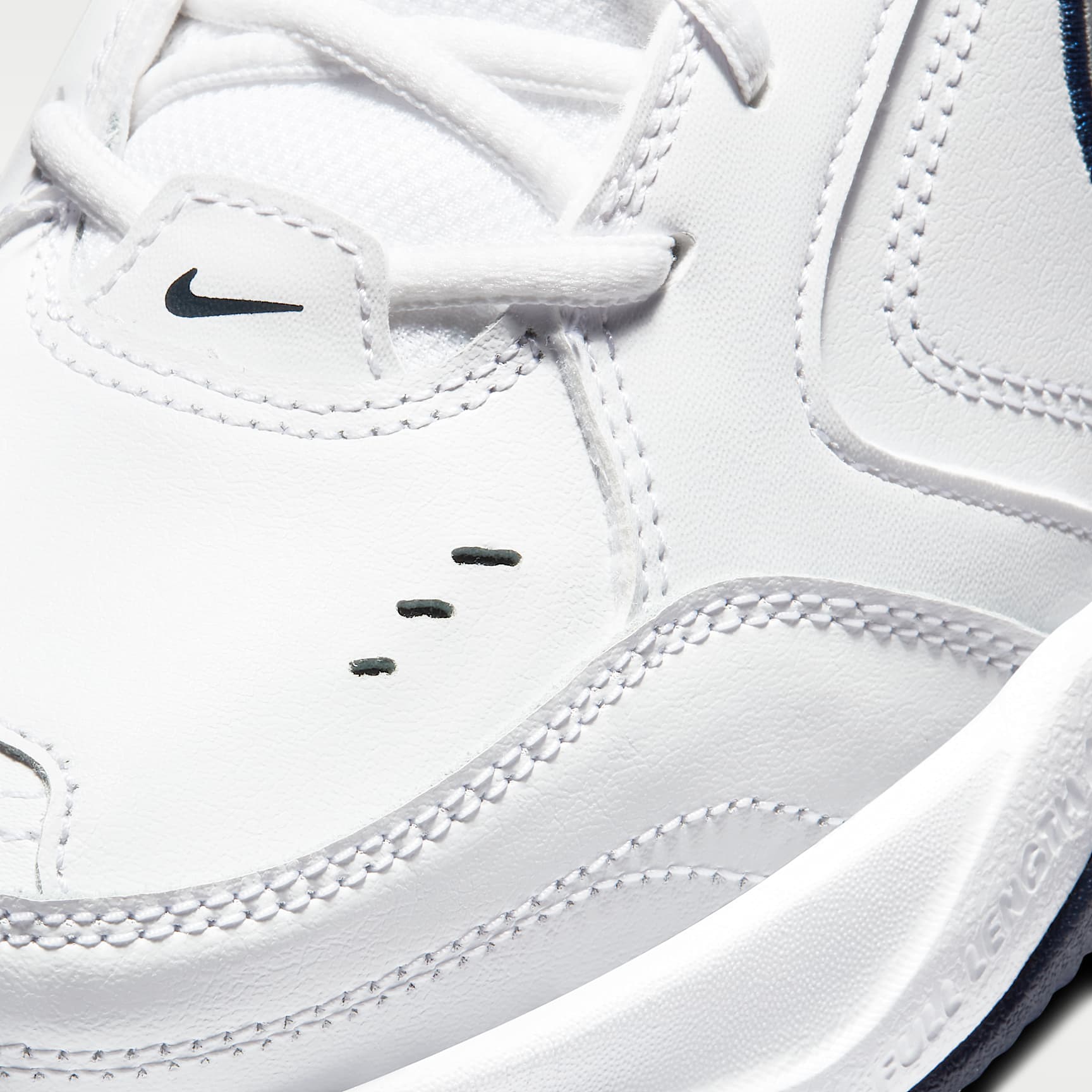Nike Air Monarch IV Workout-Schuh für Herren – Weiß/Metallic Silver