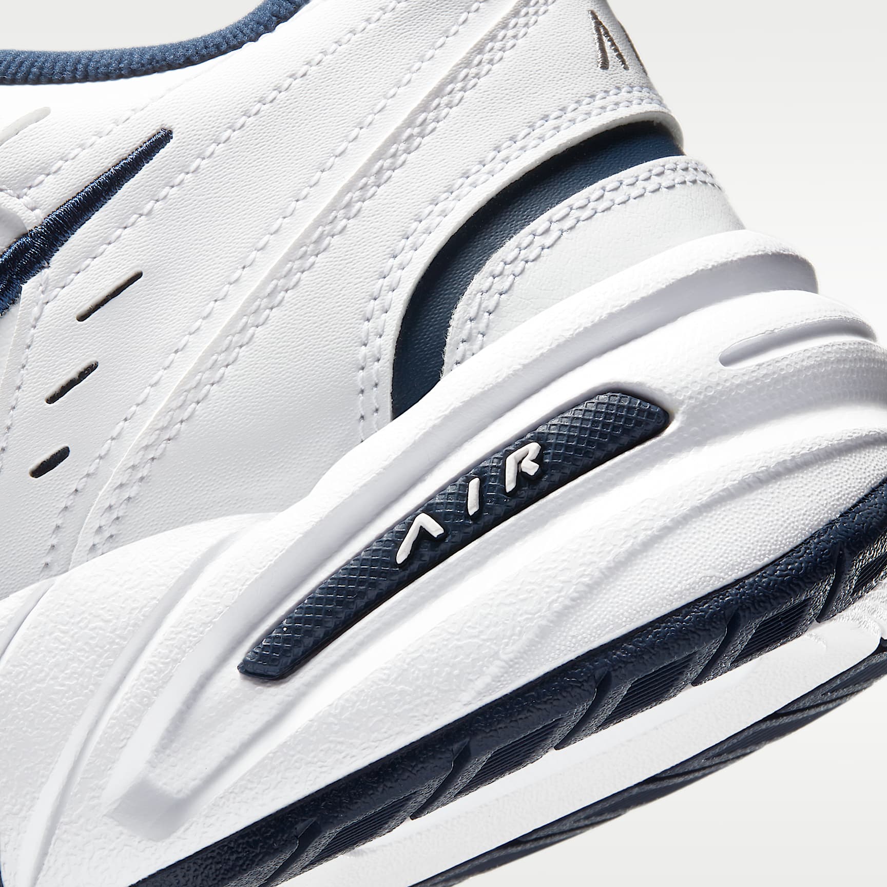 Nike Air Monarch IV Workout-Schuh für Herren – Weiß/Metallic Silver