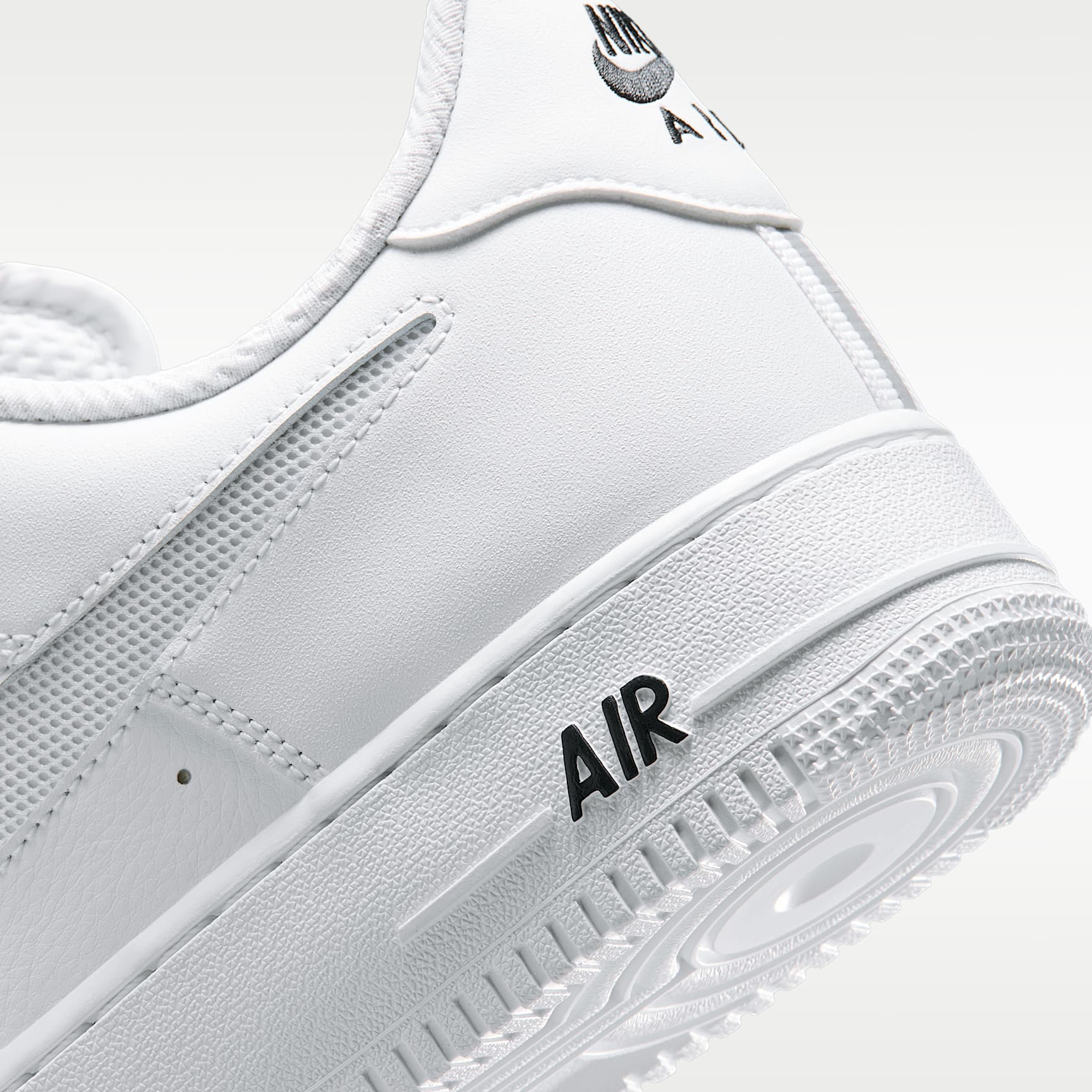 Nike Air Force 1 '07 LV8 Schuh (Herren) – Weiß/Schwarz/Reflect Silver