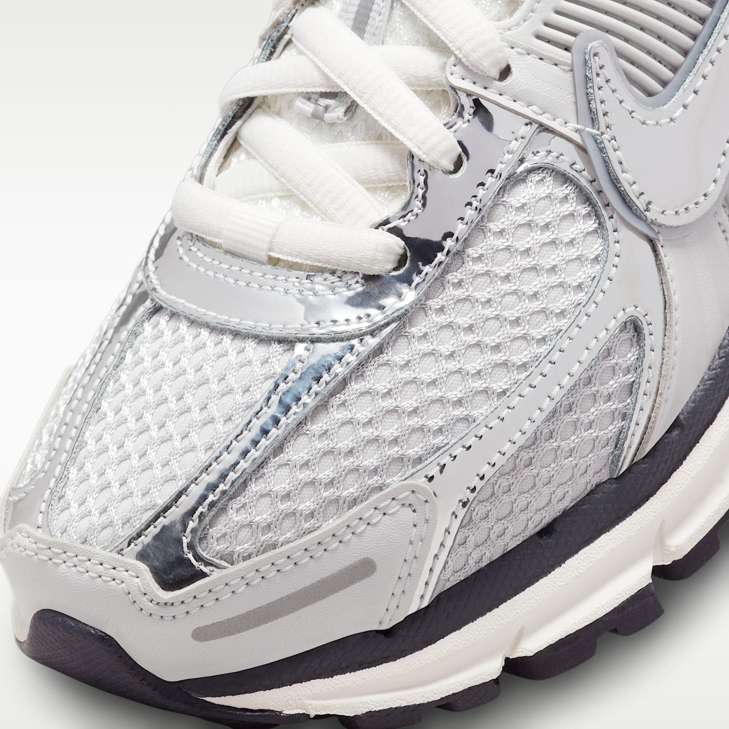 Nike Zoom Vomero 5 Schuh (Damen) – Photon Dust/Gridiron/Sail/Chrome