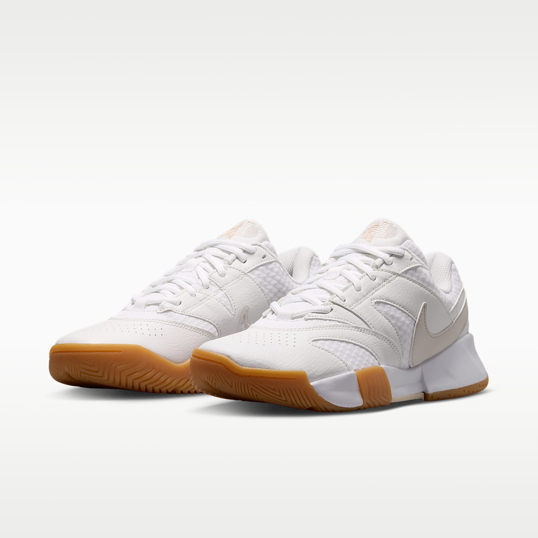 NikeCourt Lite 4 Tennisschuh für Hartplätze (Damen) – Weiß/Summit White/Linen/Light Orewood Brown