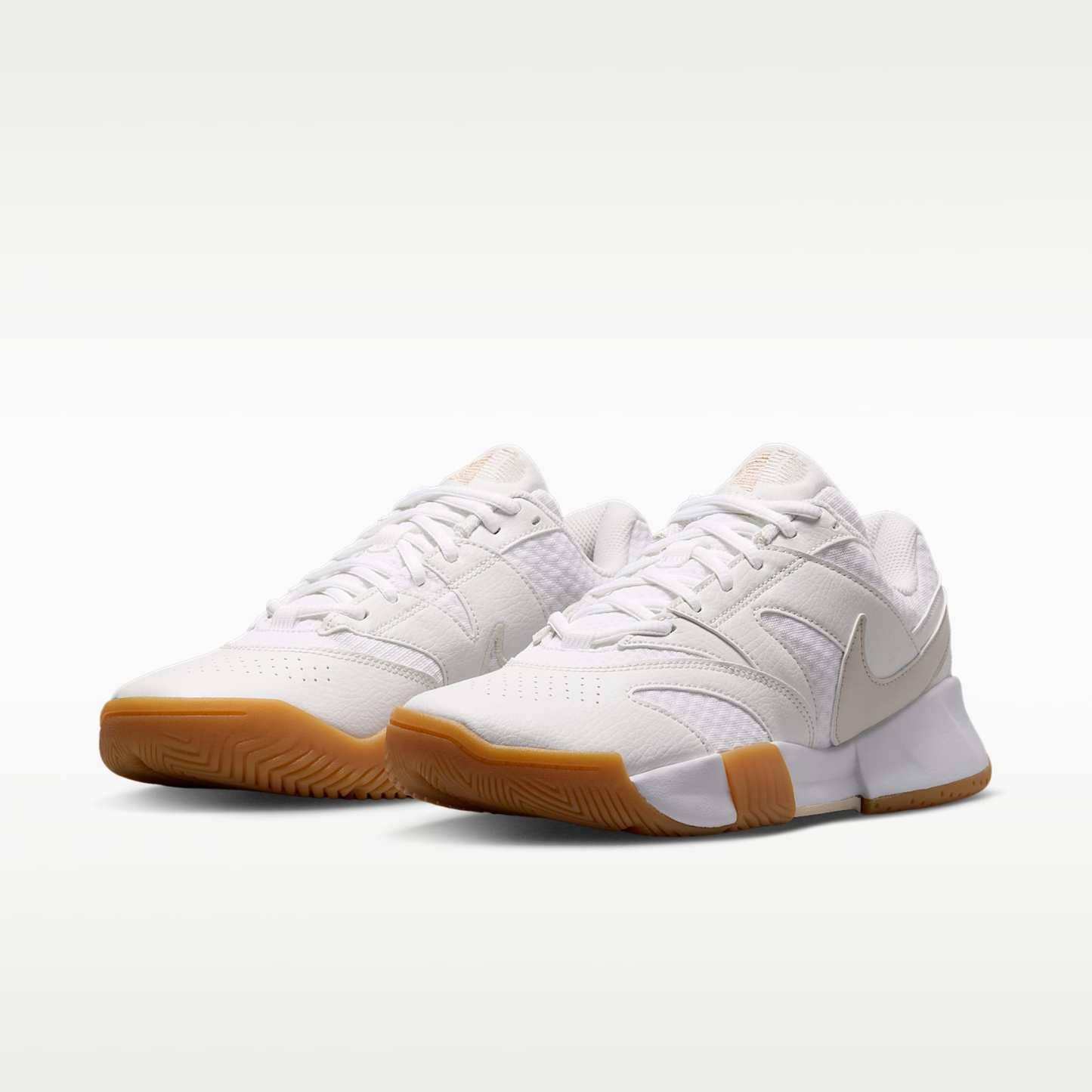 NikeCourt Lite 4 Tennisschuh für Hartplätze (Damen) – Weiß/Summit White/Linen/Light Orewood Brown