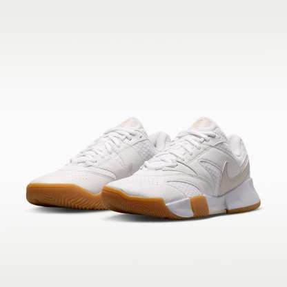 NikeCourt Lite 4 Tennisschuh für Hartplätze (Damen) – Weiß/Summit White/Linen/Light Orewood Brown