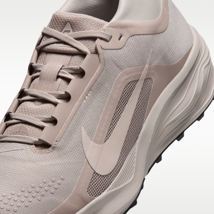 ACG Pegasus Trail GORE-TEX wasserdichter Traillaufschuh (Herren) – Cream II/Light Orewood Brown