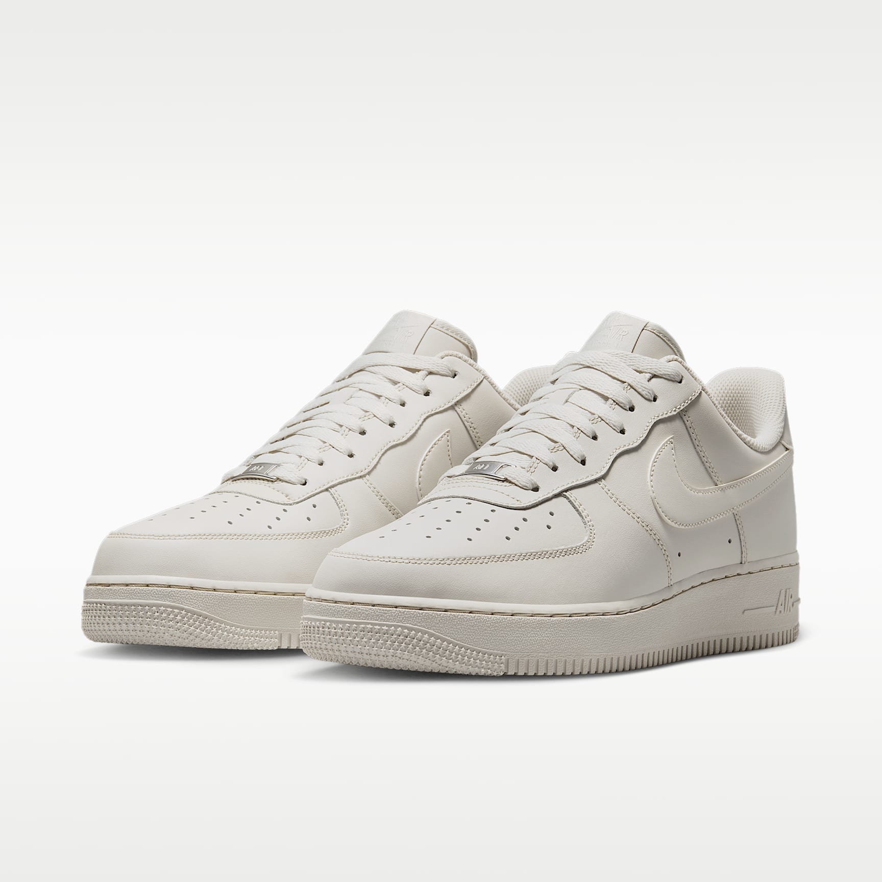 Nike Air Force 1 '07 Schuh (Herren) – Light Bone/Metallic Silver/Light Bone