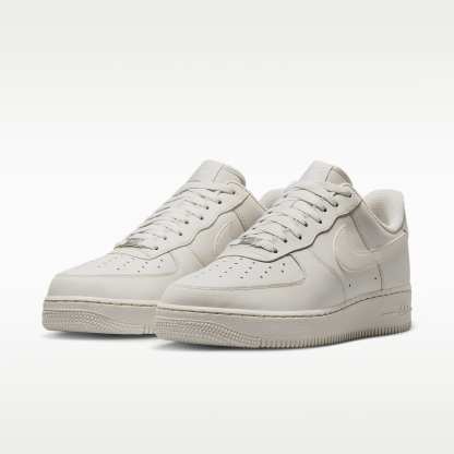 Nike Air Force 1 '07 Schuh (Herren) – Light Bone/Metallic Silver/Light Bone