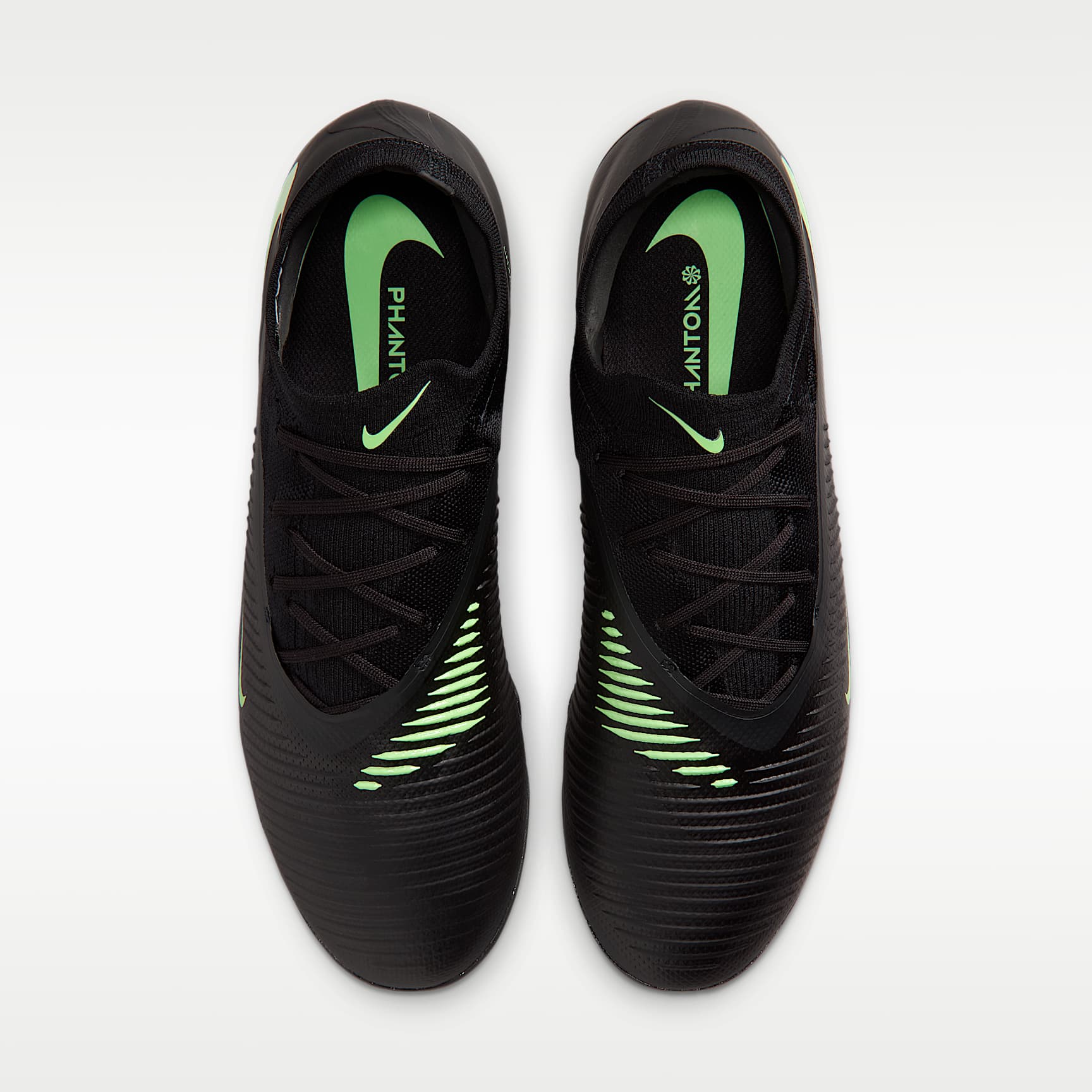Nike Phantom 6 Low Pro Fußballschuh für Turf – Schwarz/Schwarz/Illusion Green